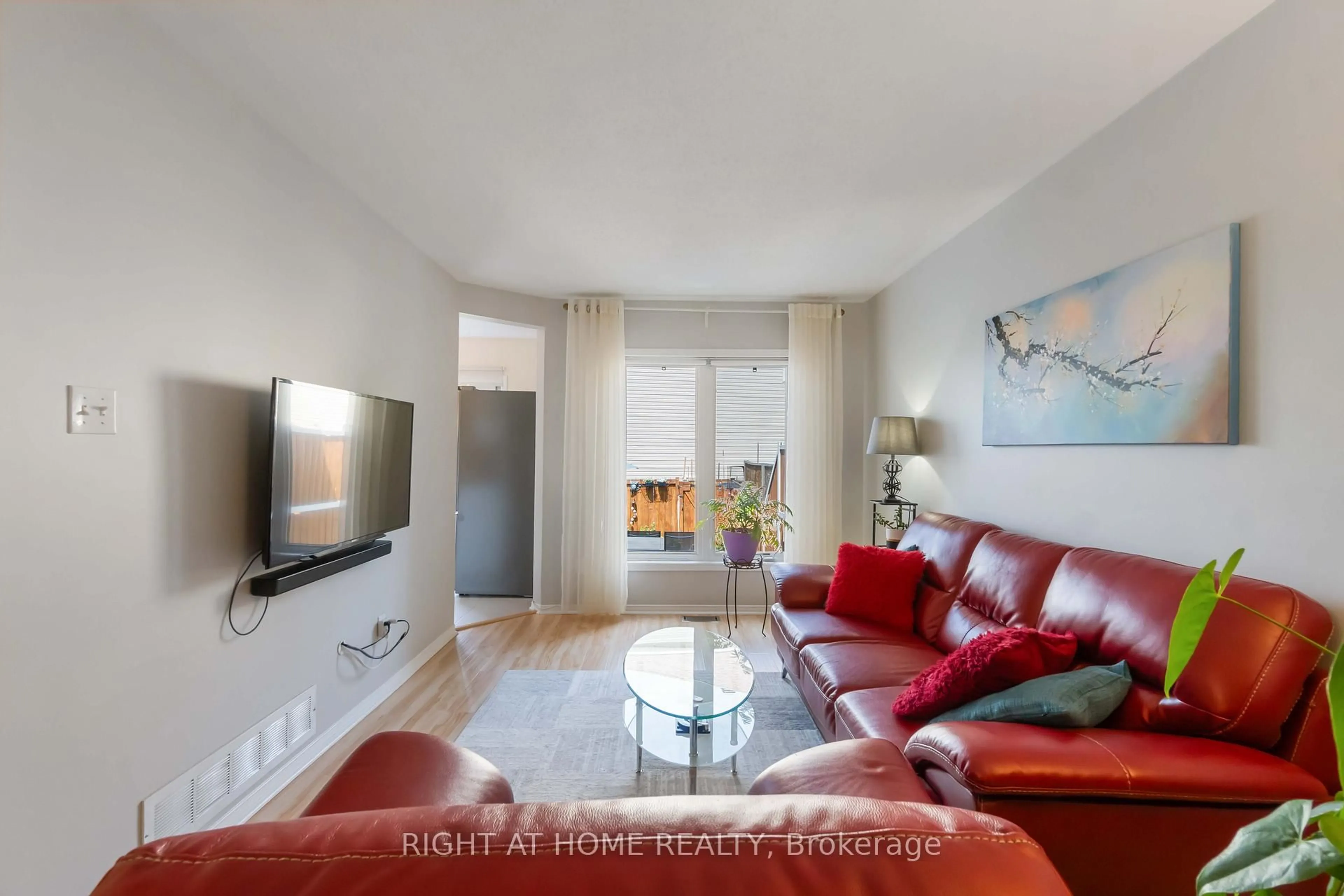 Living room with furniture, unknown for 333 Hillsboro Private, Kanata Ontario K2M 3B2