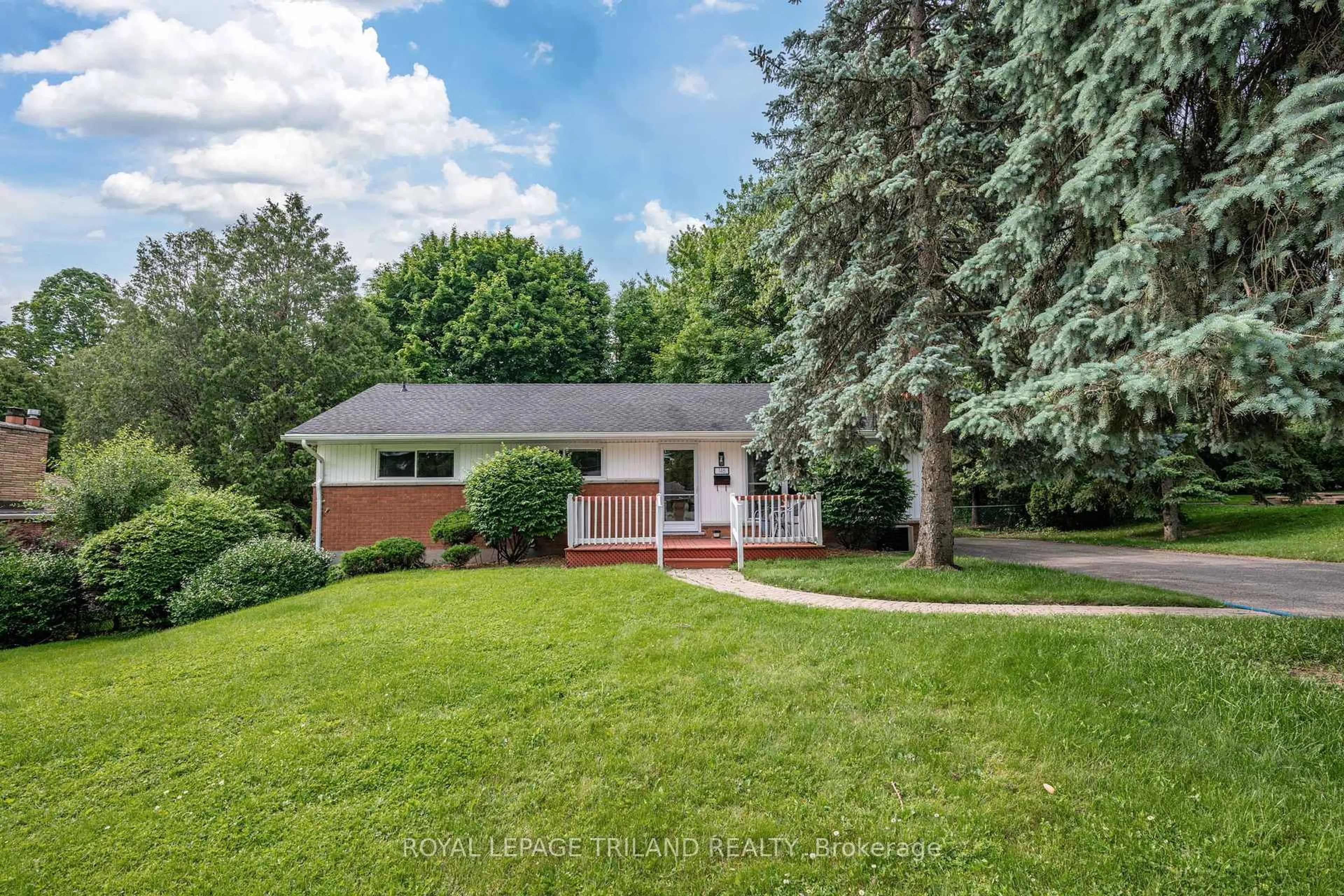 Home with vinyl exterior material, street for 146 Deer Park Circ, London North Ontario N6H 3B6