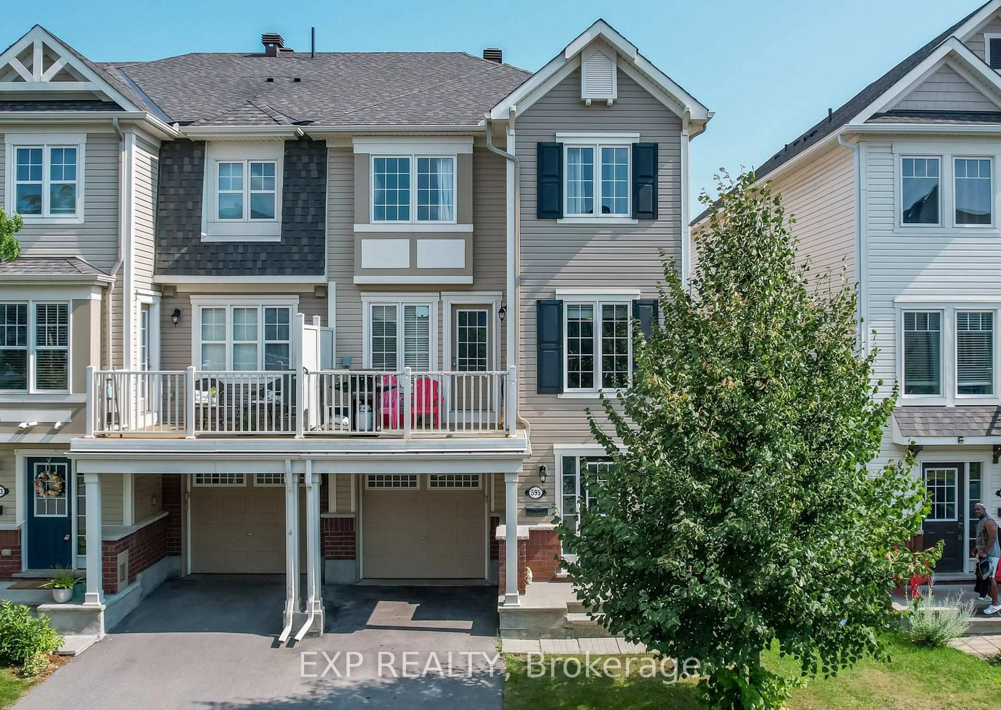 A pic from outside/outdoor area/front of a property/back of a property/a pic from drone, street for 595 FOXLIGHT Circ, Ottawa Ontario K2M 0L9