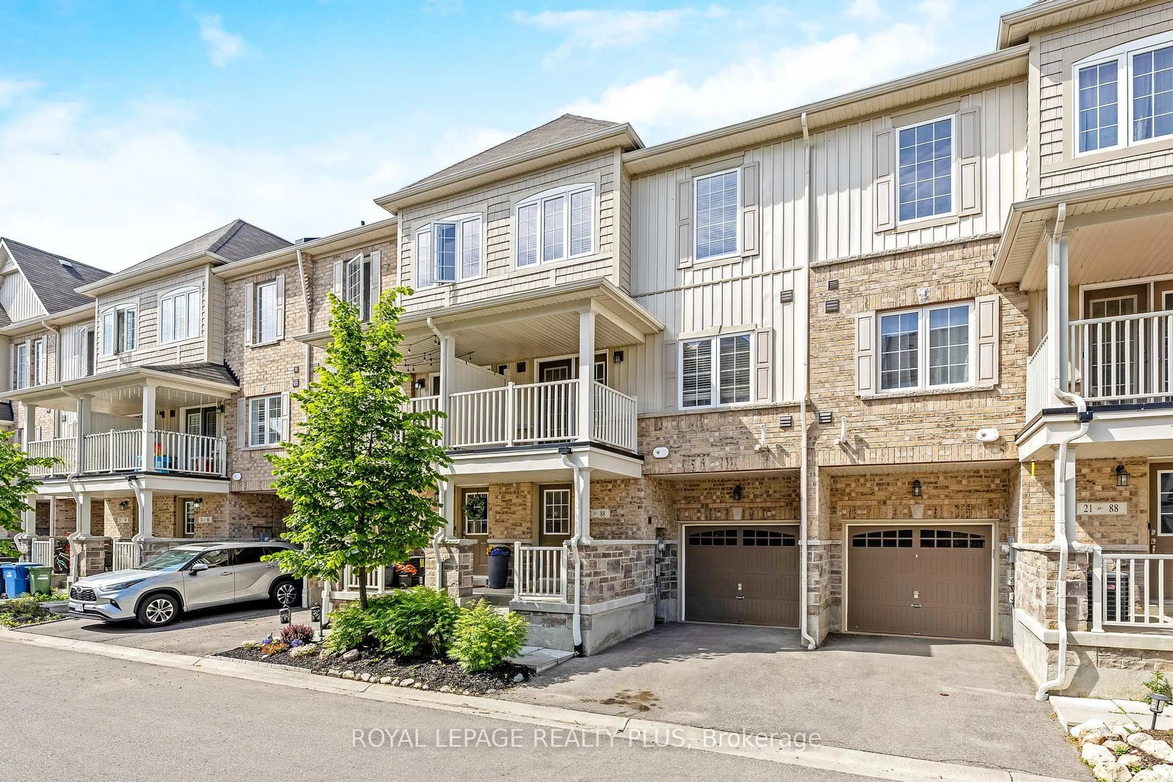 A pic from outside/outdoor area/front of a property/back of a property/a pic from drone, street for 88 Decorso Dr #22, Guelph Ontario N1L 0A9