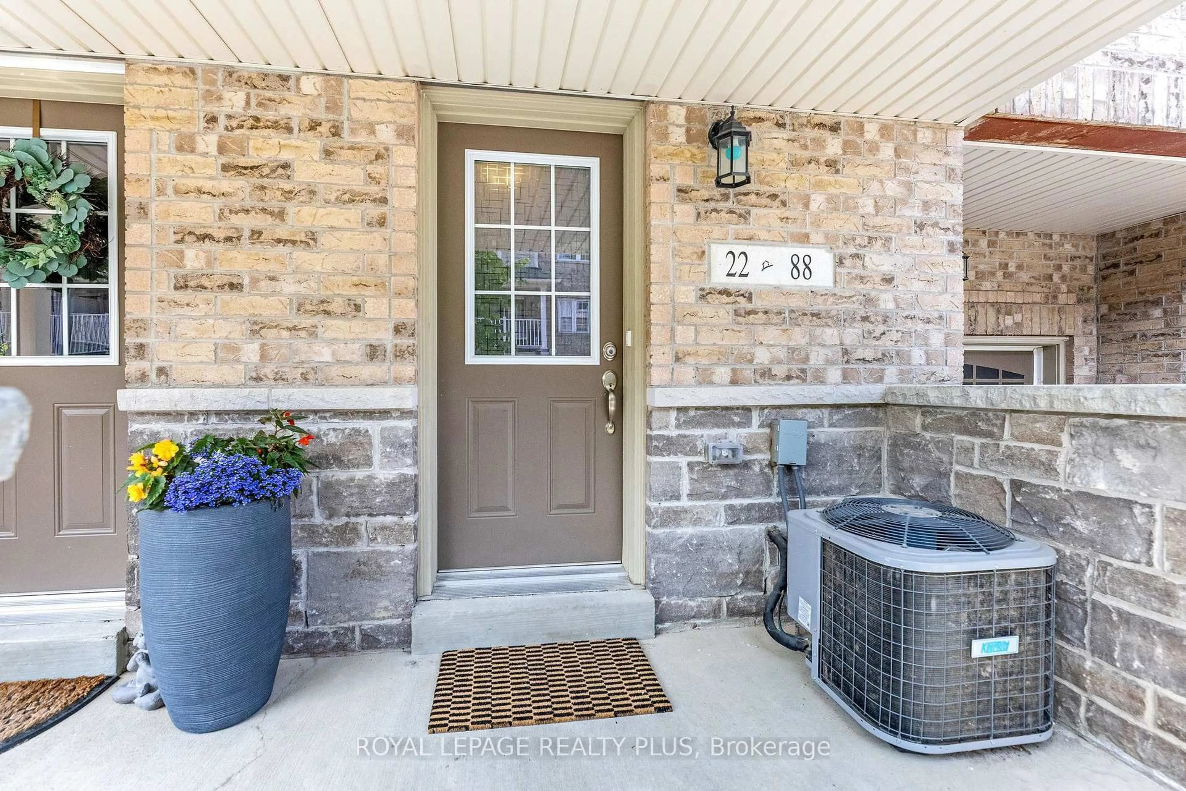 Indoor entryway for 88 Decorso Dr #22, Guelph Ontario N1L 0A9