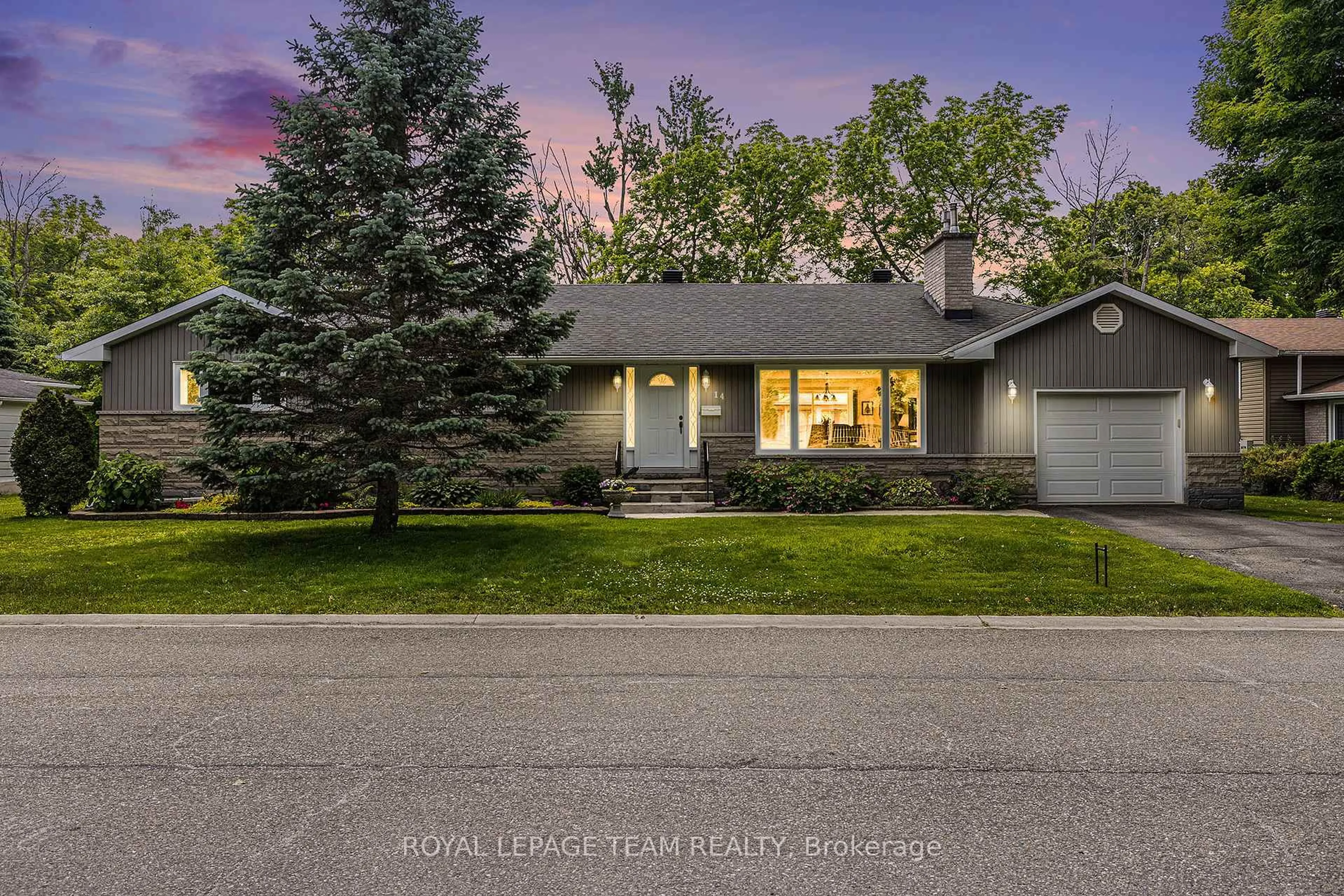 Home with vinyl exterior material, street for 14 Glenview Cres, Perth Ontario K7H 2L2