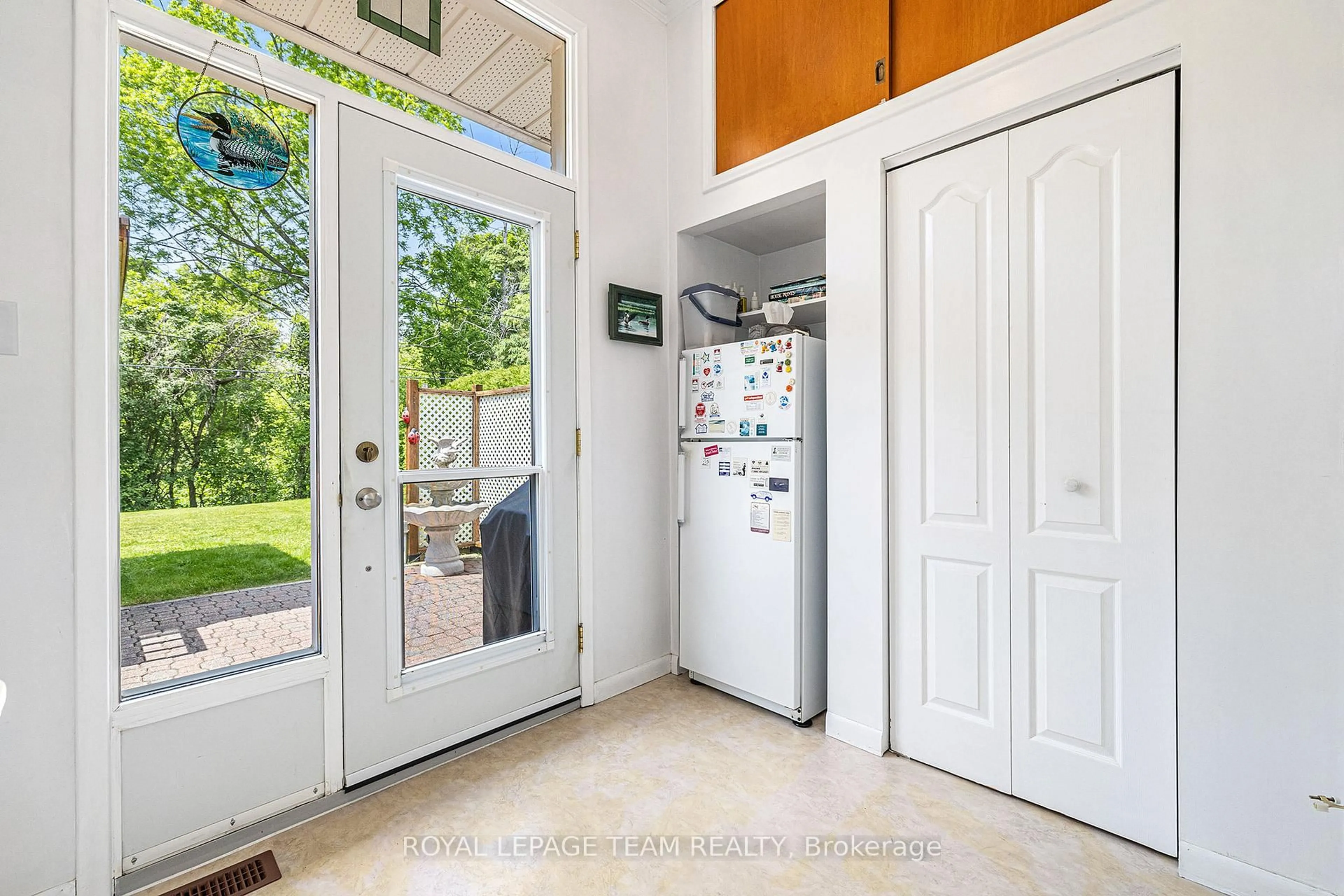 Indoor entryway for 14 Glenview Cres, Perth Ontario K7H 2L2