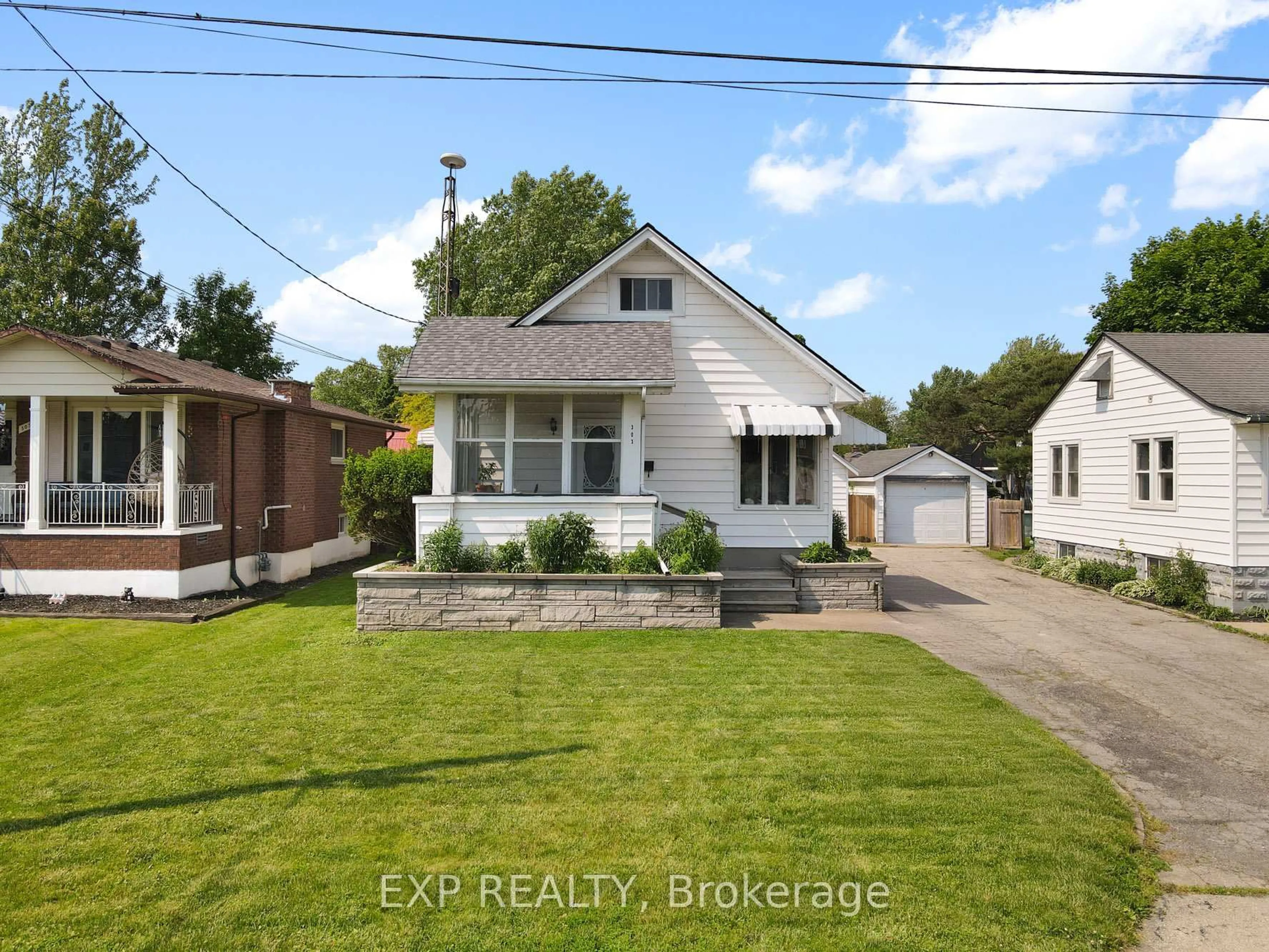 A pic from outside/outdoor area/front of a property/back of a property/a pic from drone, street for 303 Ash St, Port Colborne Ontario L3K 2X4