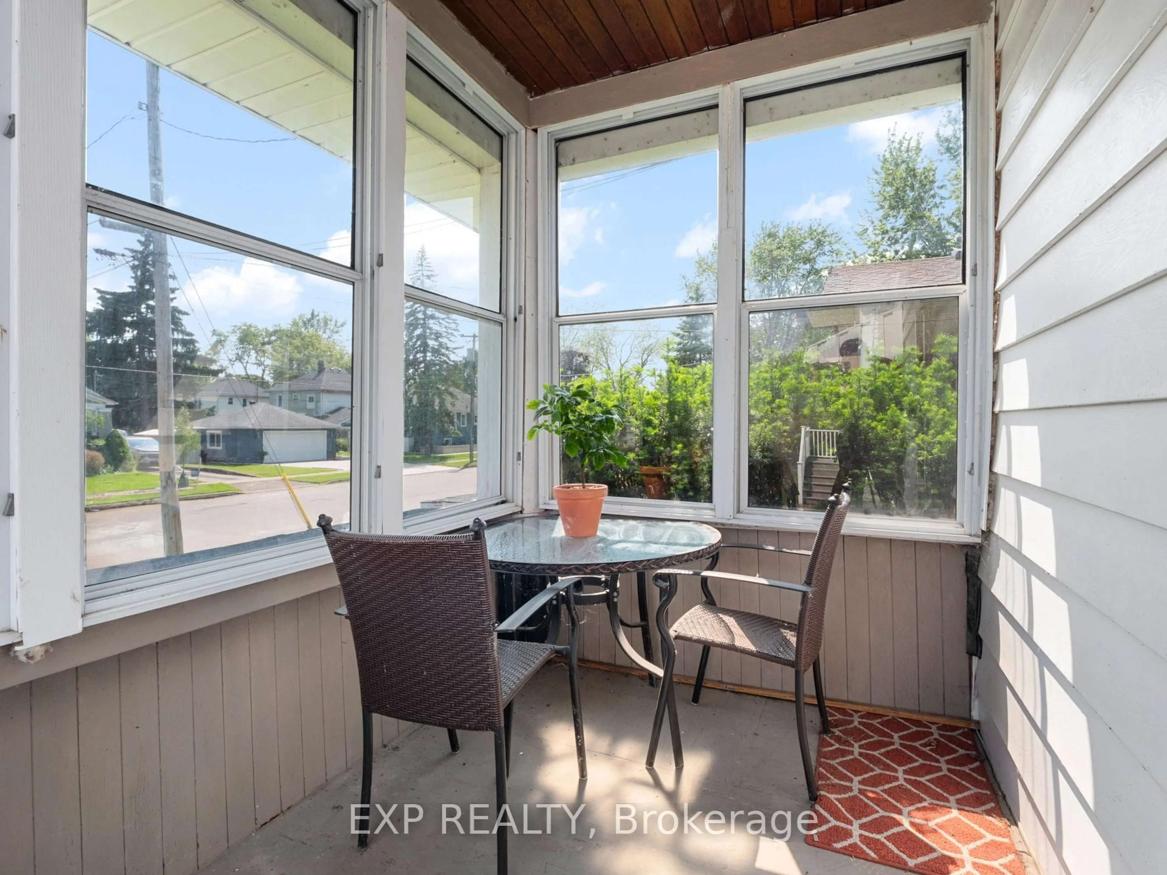Patio, street for 303 Ash St, Port Colborne Ontario L3K 2X4