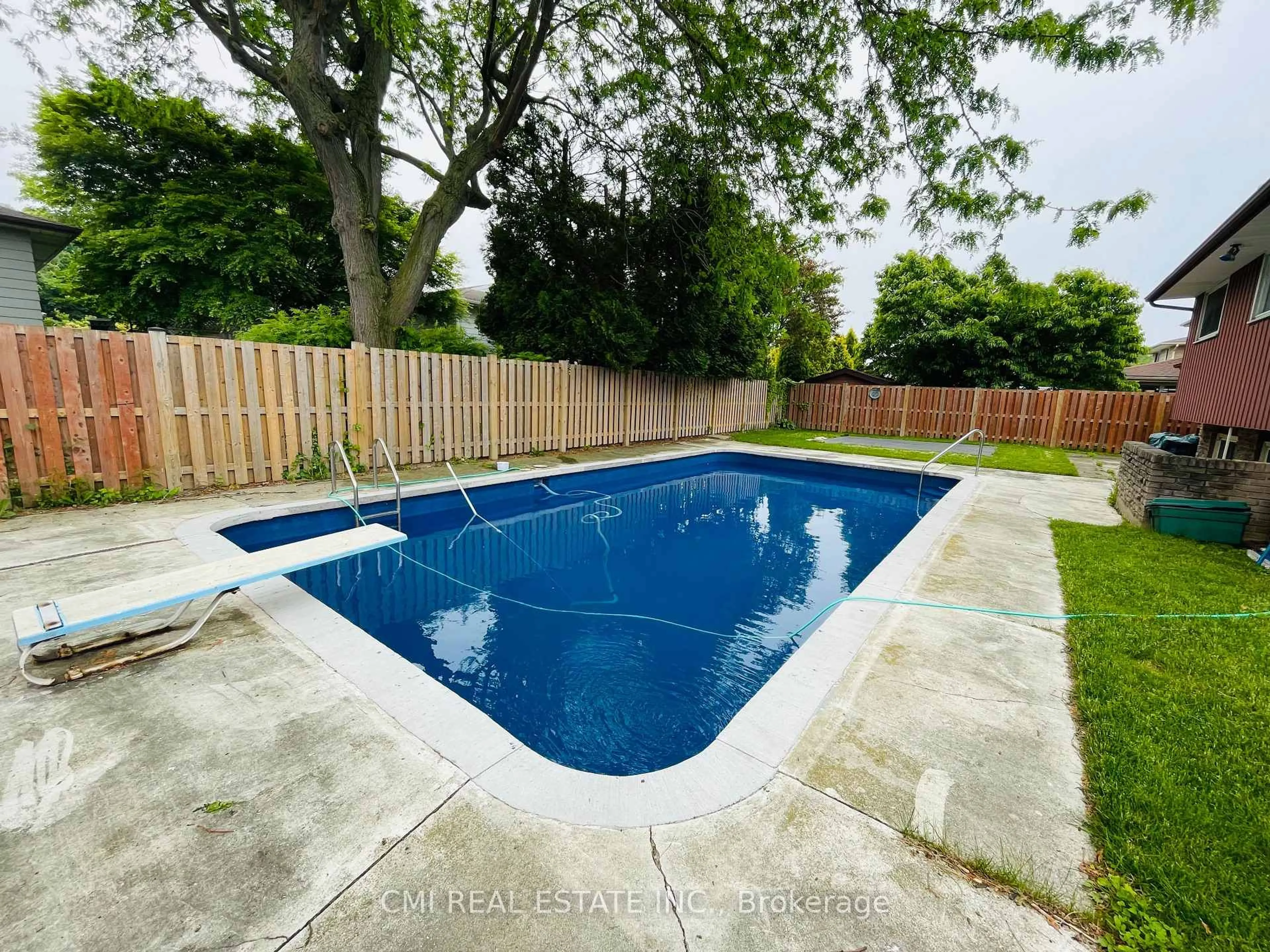 Pool for 15 Bayshore Cres, St. Catharines Ontario L2N 5Y3