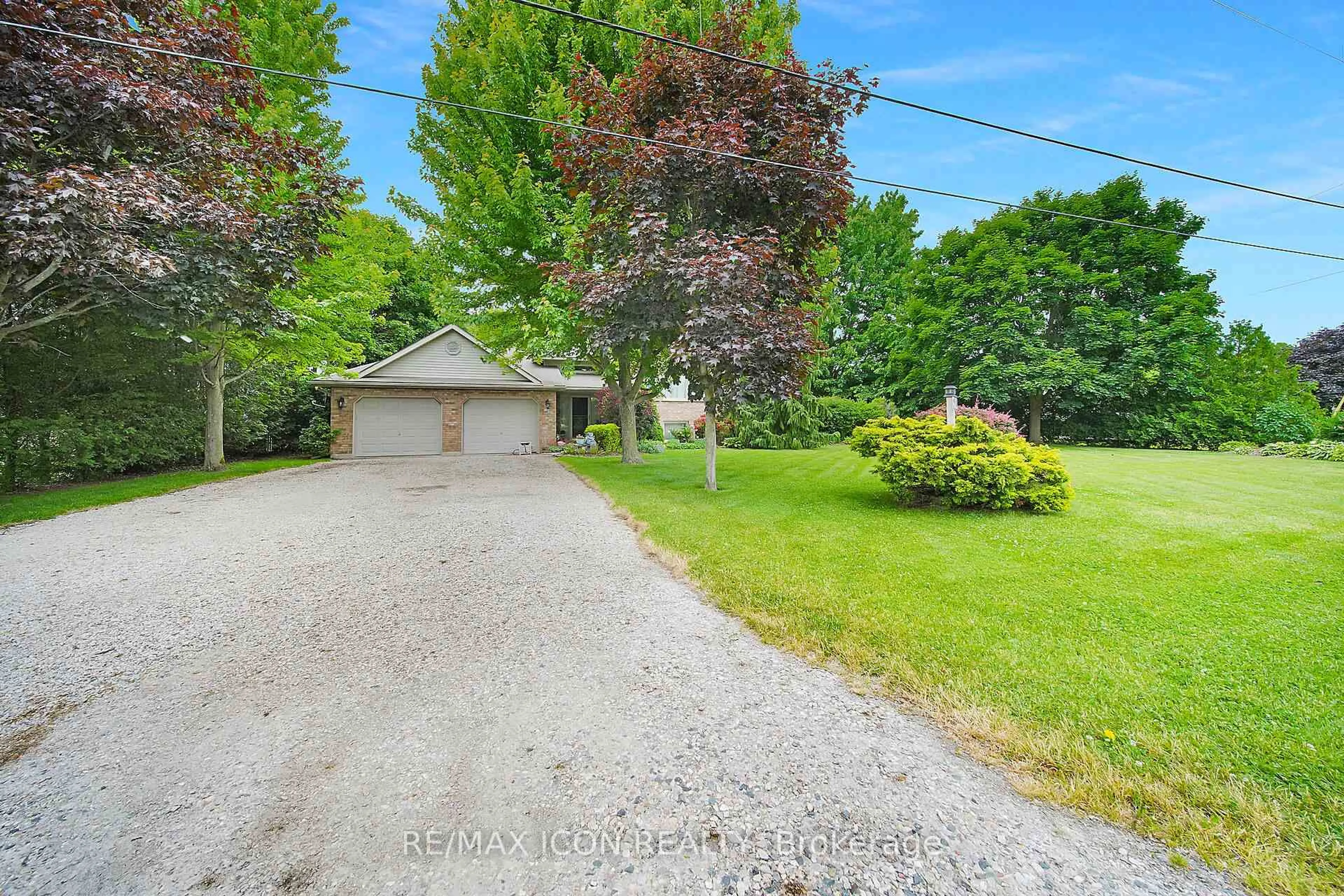 A pic from outside/outdoor area/front of a property/back of a property/a pic from drone, unknown for 21 Lunn Lane, Dutton/Dunwich Ontario N0L 2M0