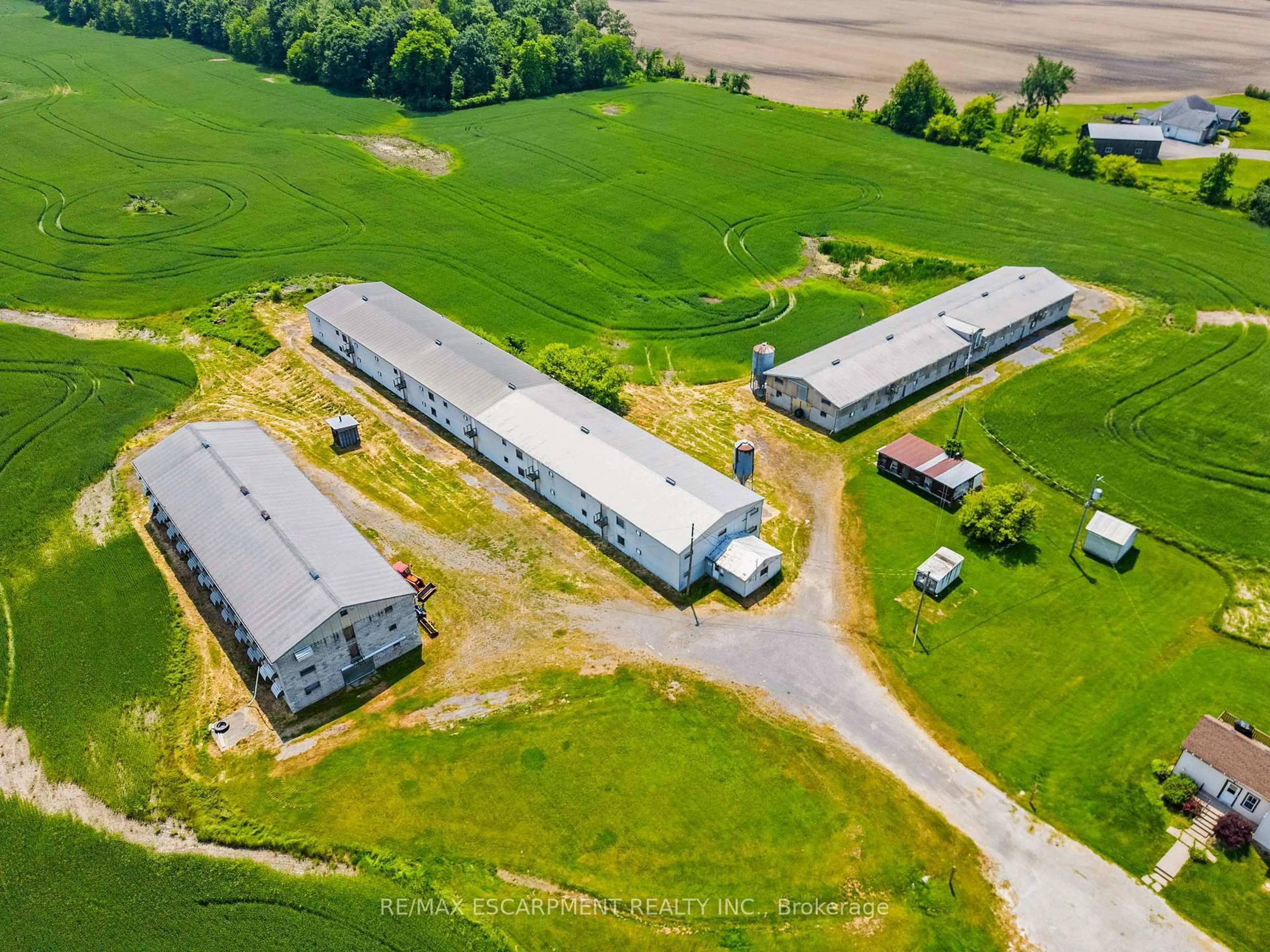 A pic from outside/outdoor area/front of a property/back of a property/a pic from drone, building for 5950 Regional Road 65, West Lincoln Ontario L0R 1Y0