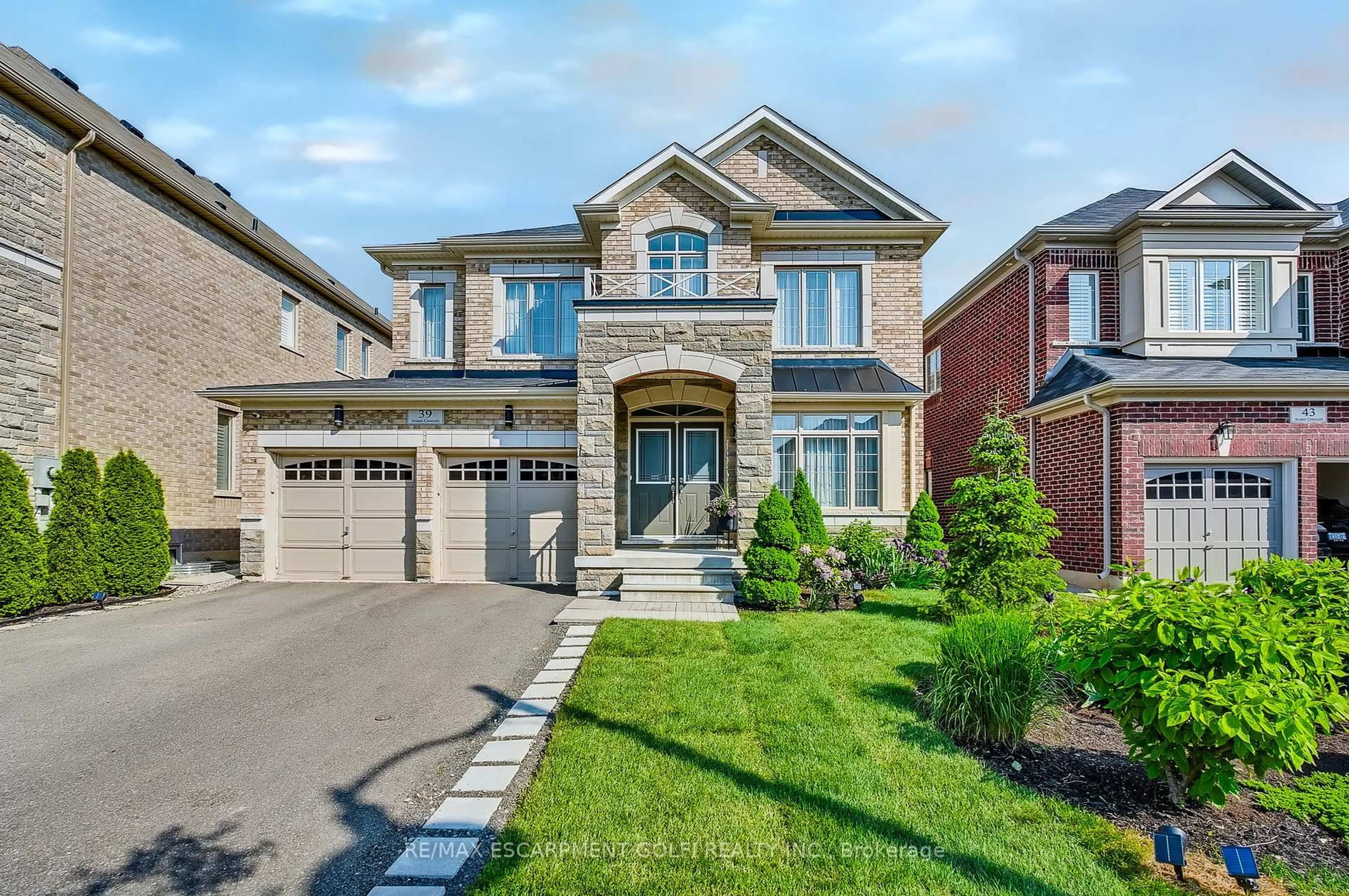 Home with brick exterior material, street for 39 Avanti Cres, Hamilton Ontario L8B 1W7