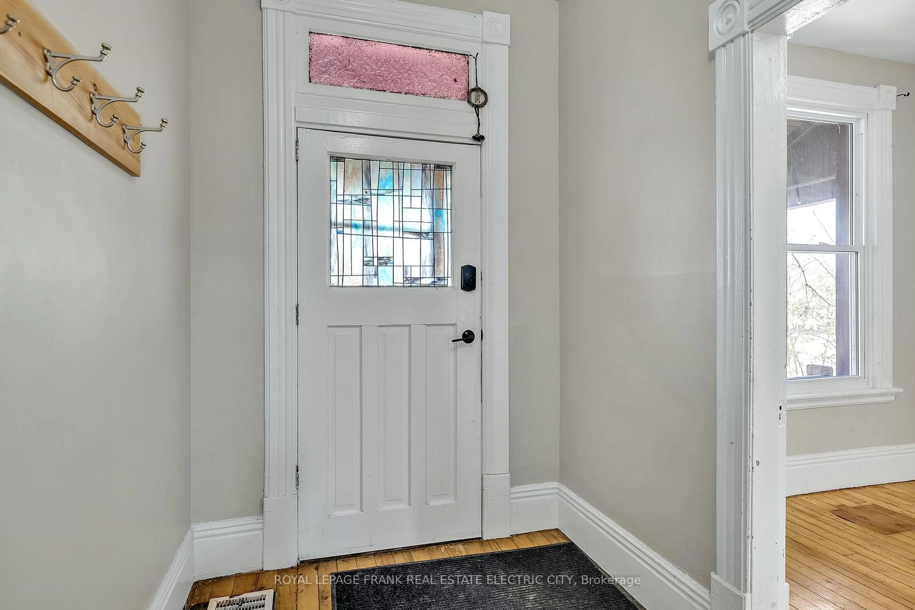 Indoor entryway for 617 Aylmer St, Peterborough Central Ontario K9H 3X2