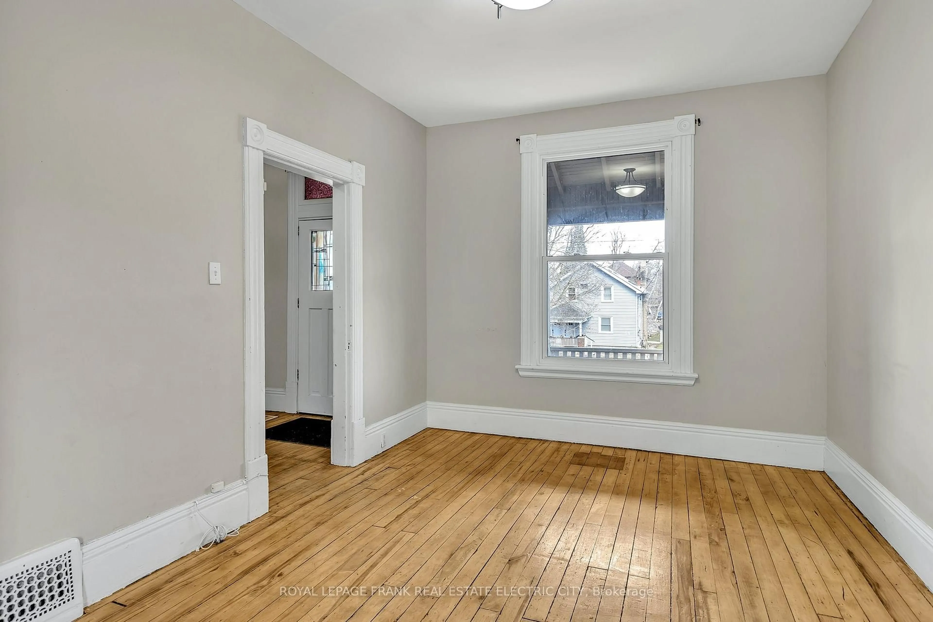 A pic of a room for 617 Aylmer St, Peterborough Central Ontario K9H 3X2