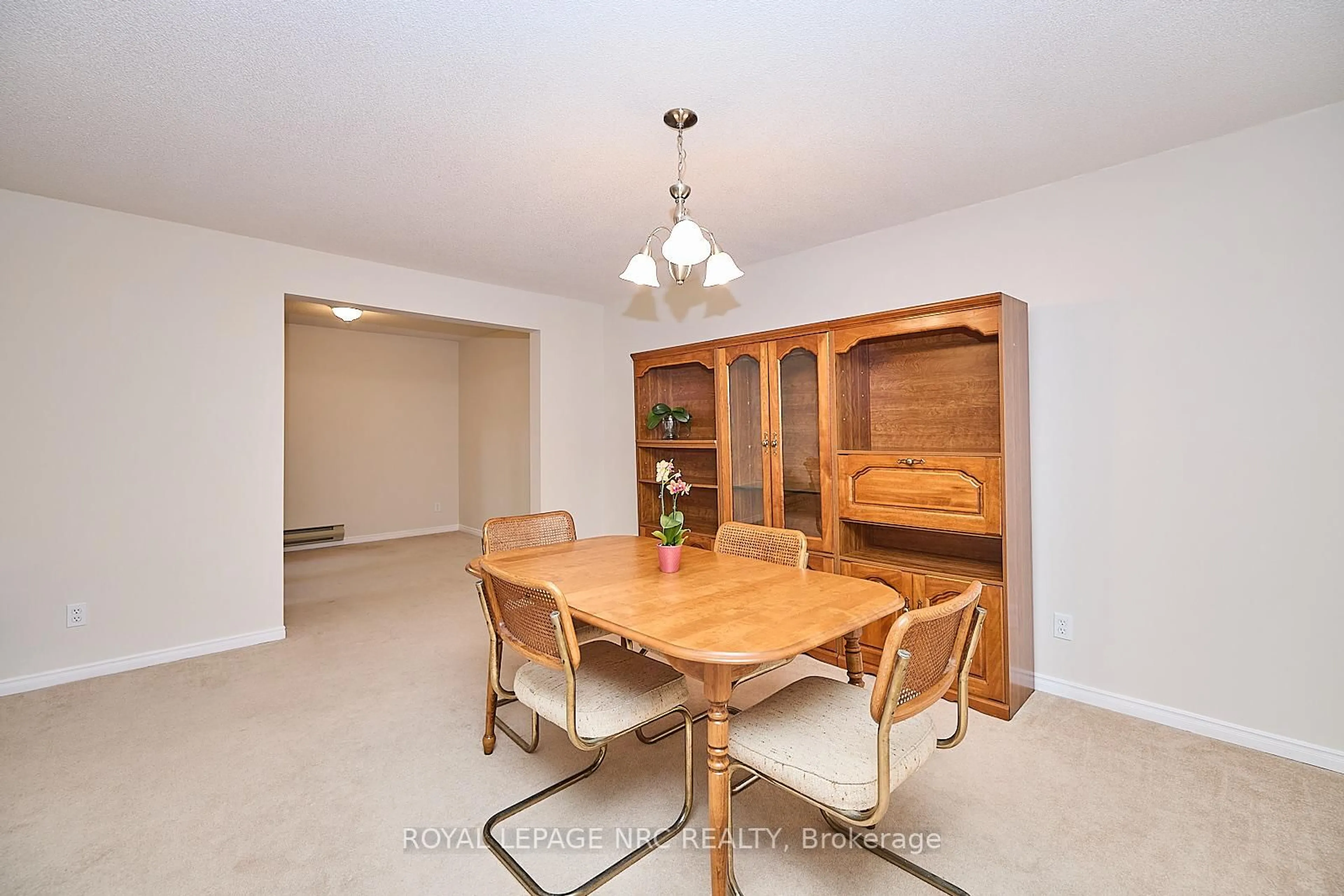 Dining room, wood/laminate floor for 5 NIAGARA St #201, Grimsby Ontario L3M 5A3