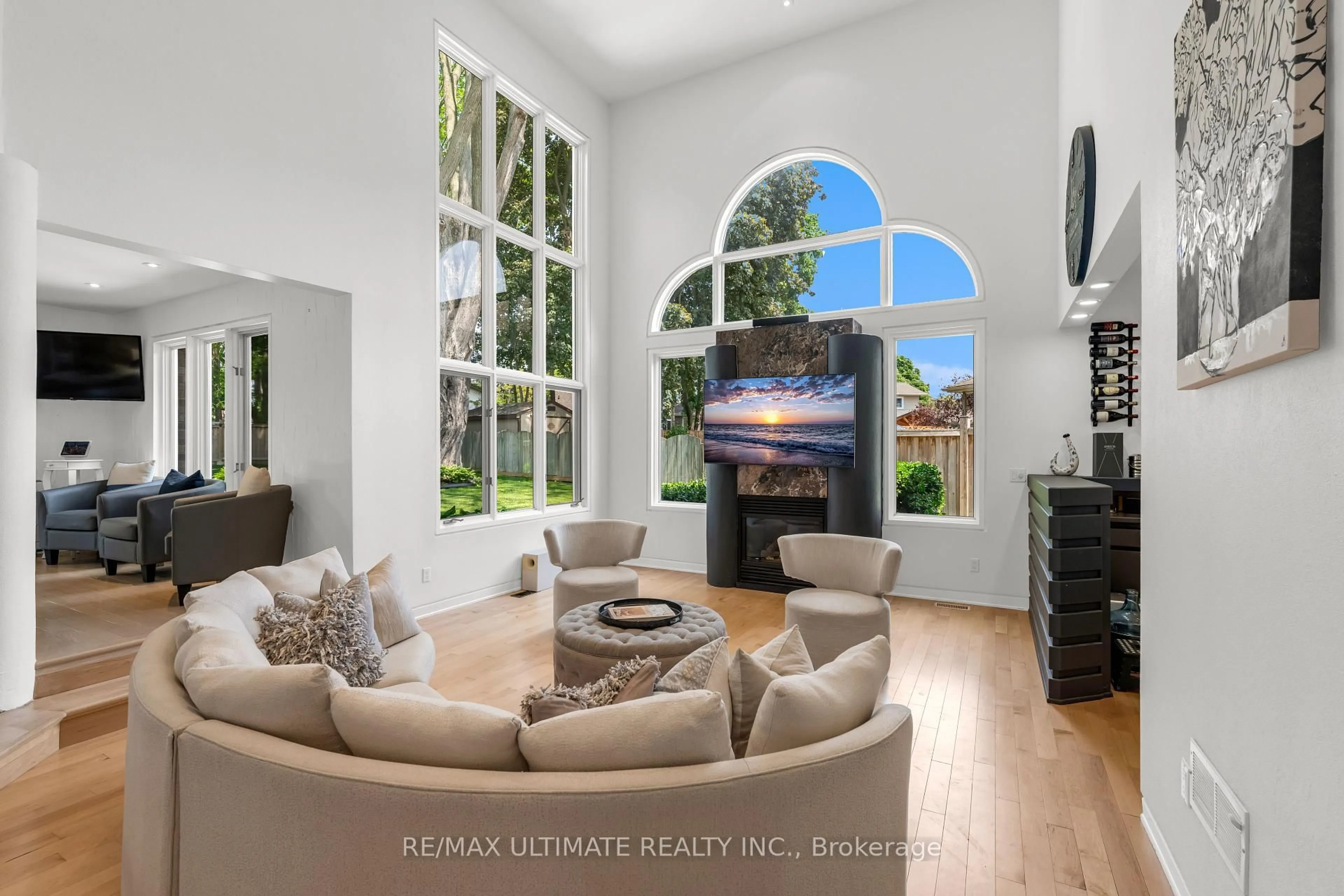 Home theater for 9 Karen Crt, Pelham Ontario L0S 1E4
