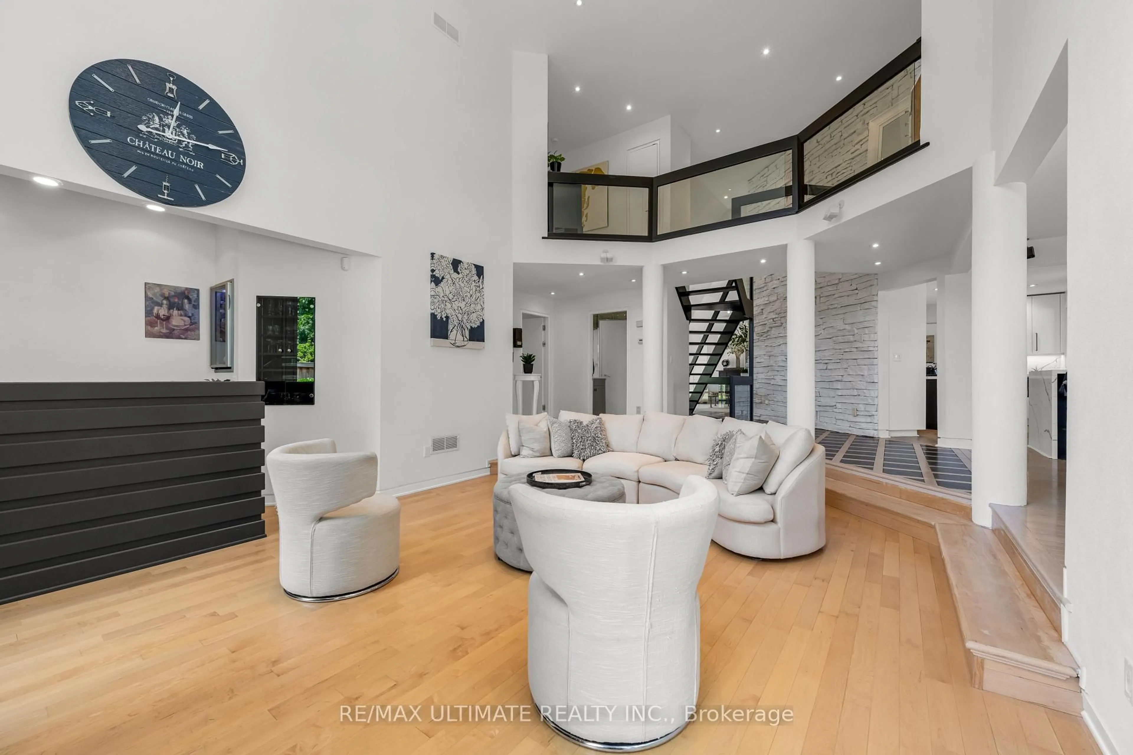 Indoor foyer for 9 Karen Crt, Pelham Ontario L0S 1E4