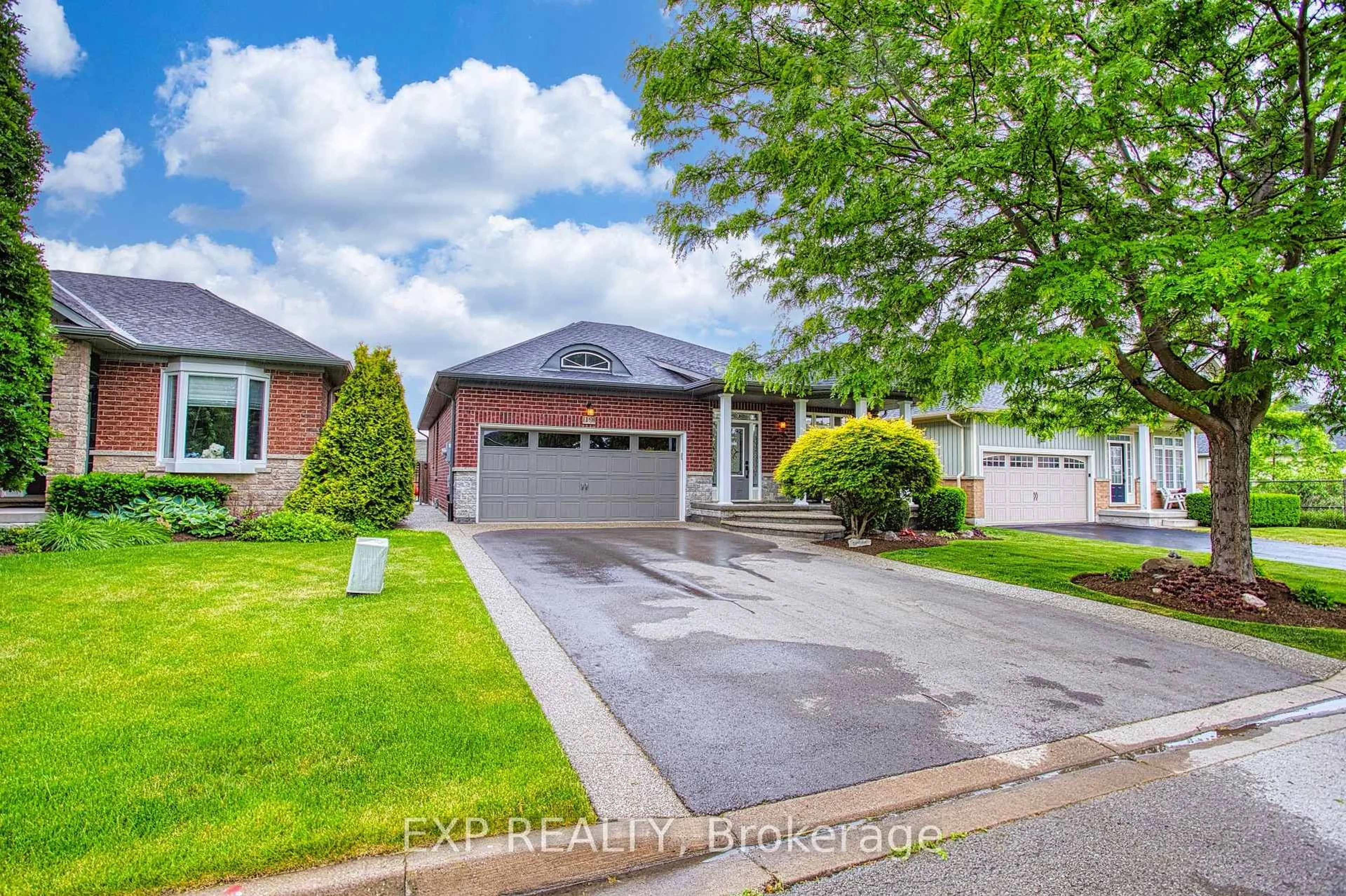 Home with brick exterior material, street for 19 Sidare Crt, Grimsby Ontario L3M 4E8