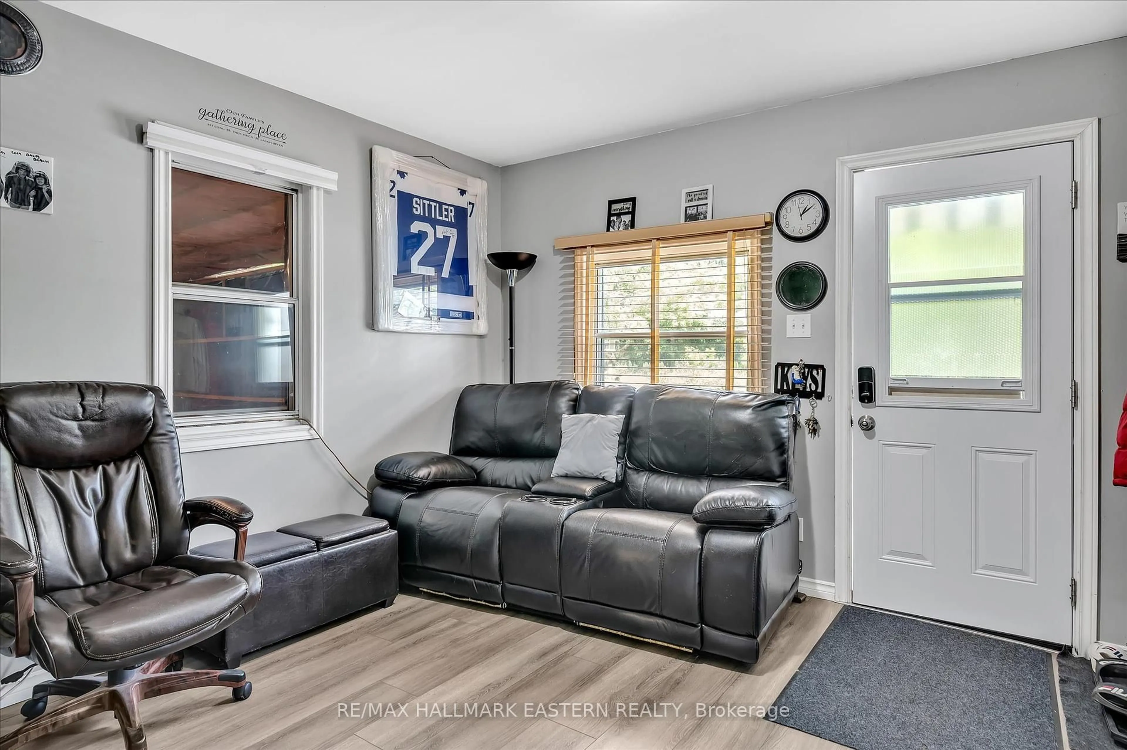 Living room with furniture, unknown for 5104 Pine St, Hamilton Township Ontario K0K 1S0