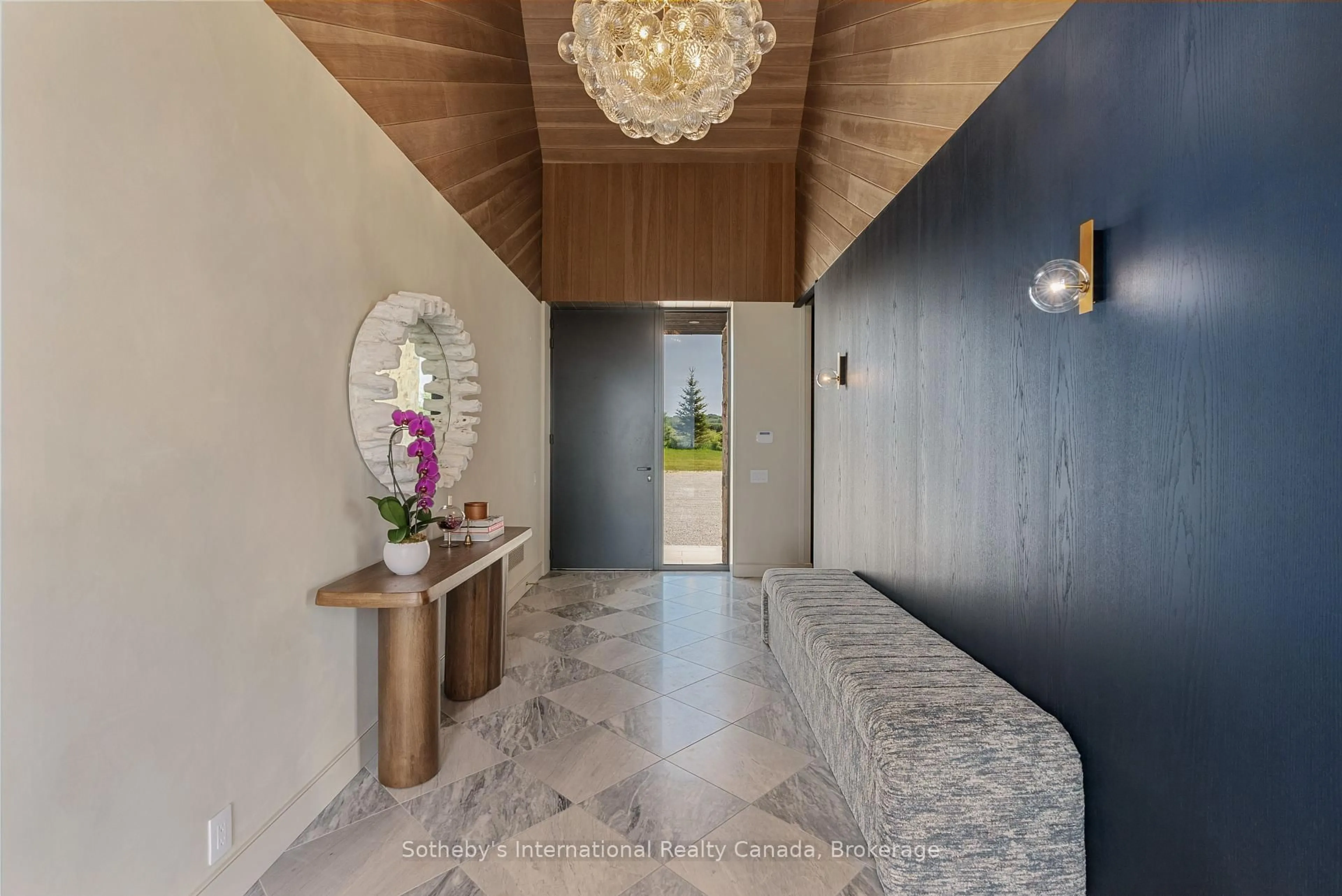 Indoor entryway for 516450 7th Line, Blue Mountains Ontario N0H 1J0