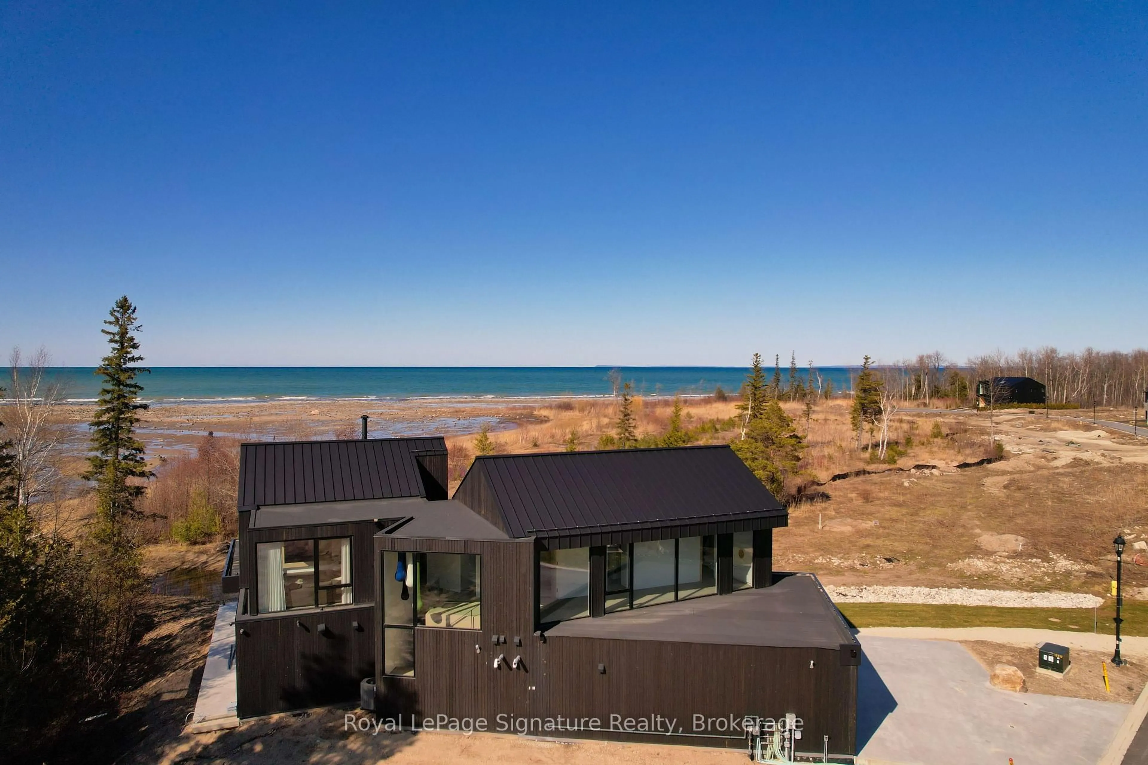 A pic from outside/outdoor area/front of a property/back of a property/a pic from drone, water/lake/river/ocean view for 120 Sebastian St, Blue Mountains Ontario N0H 1J0