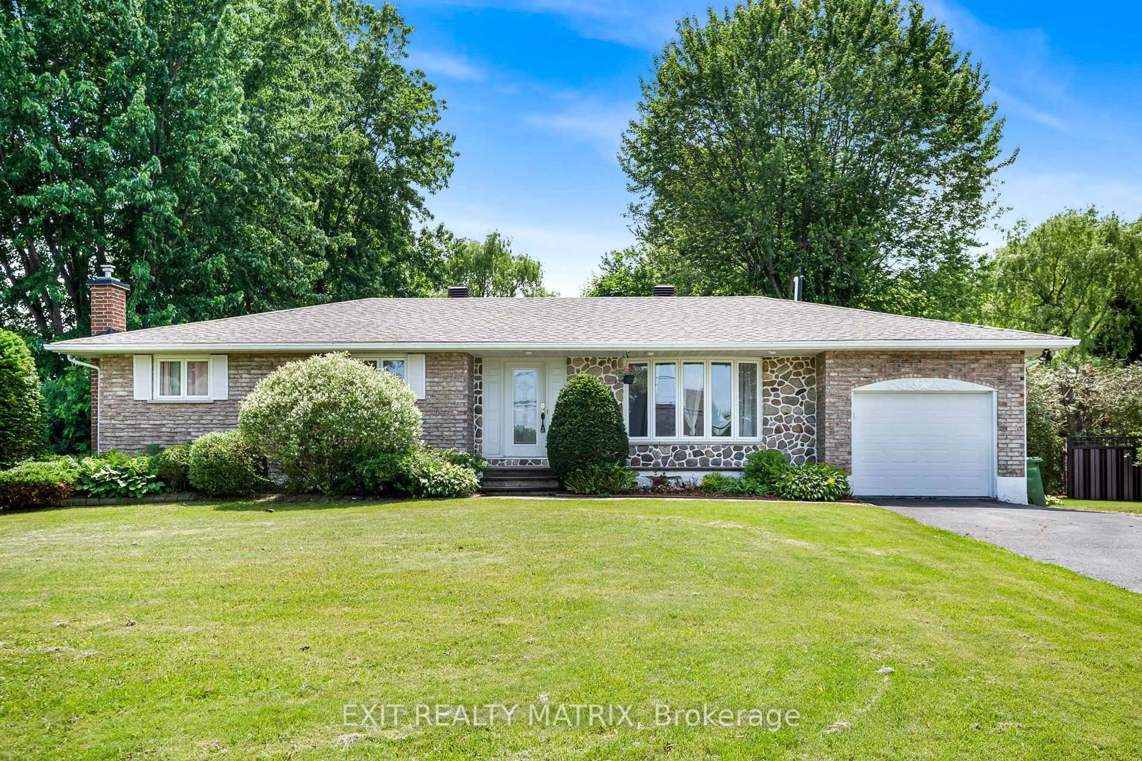 Home with brick exterior material, unknown for 31 Front Rd, Champlain Ontario K0B 1K0
