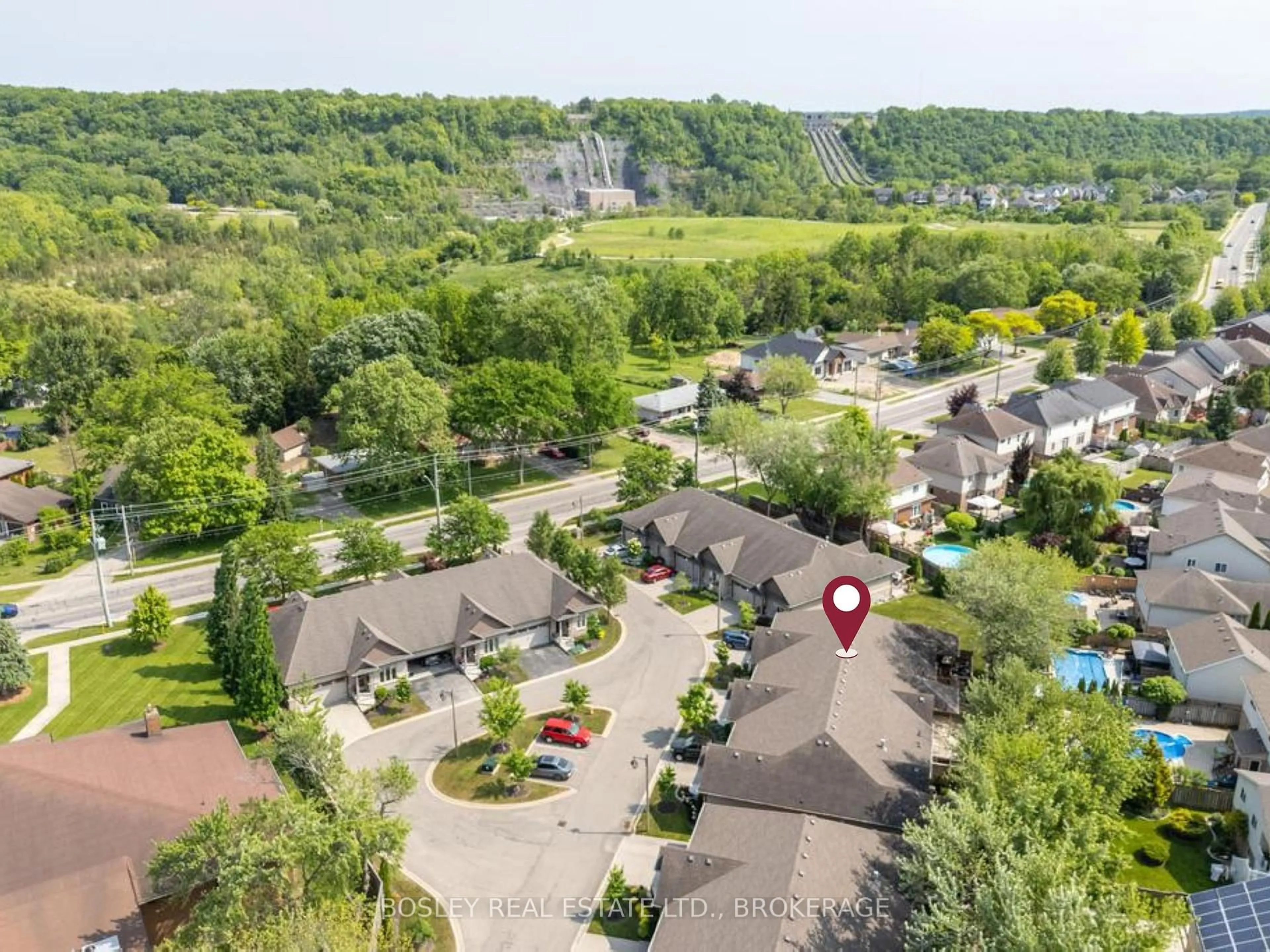 A pic from outside/outdoor area/front of a property/back of a property/a pic from drone, unknown for 332 Pelham Rd #8, St. Catharines Ontario L2S 1Y3