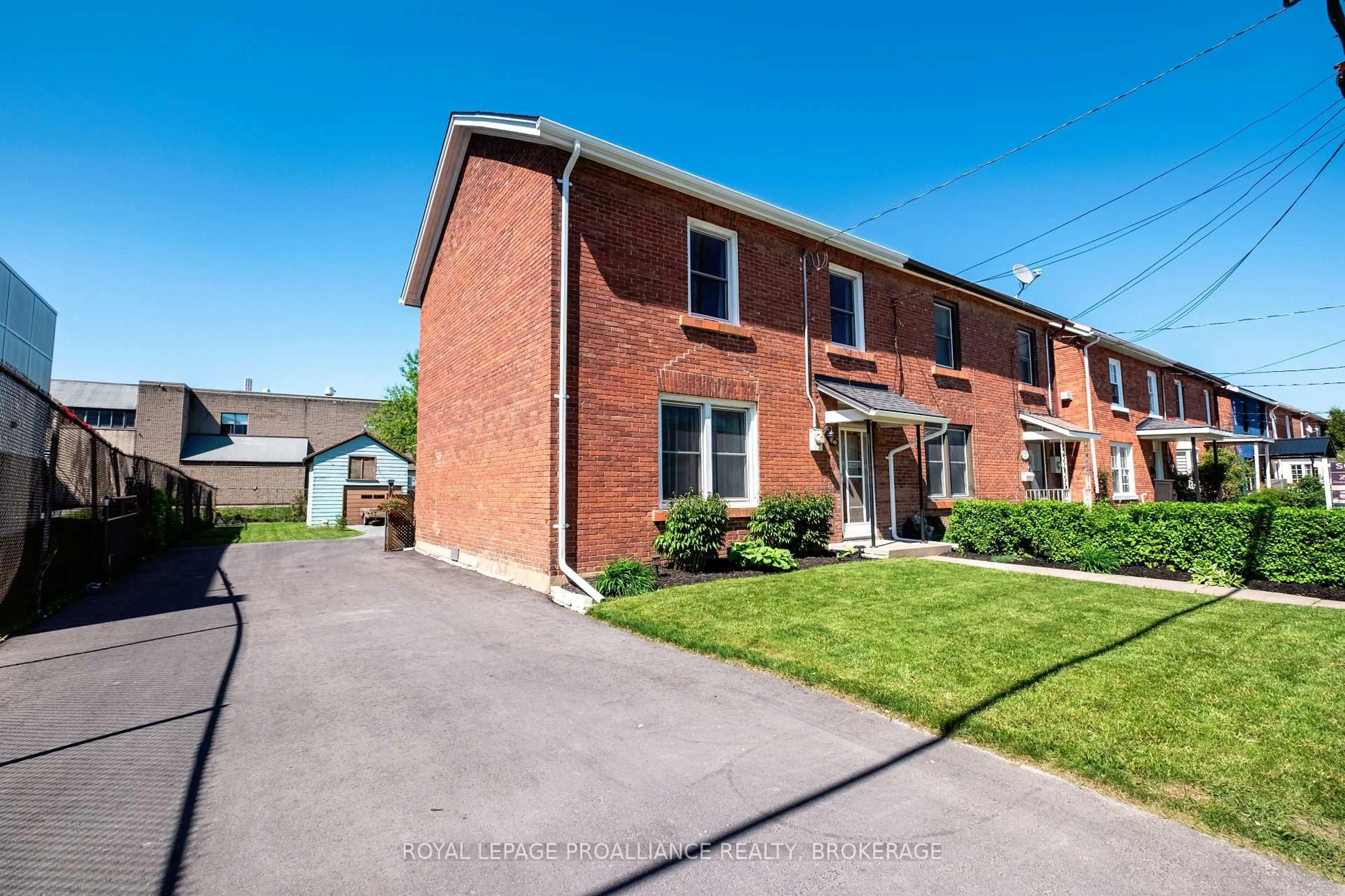 A pic from outside/outdoor area/front of a property/back of a property/a pic from drone, street for 139 Stephen St, Kingston Ontario K7K 2C6