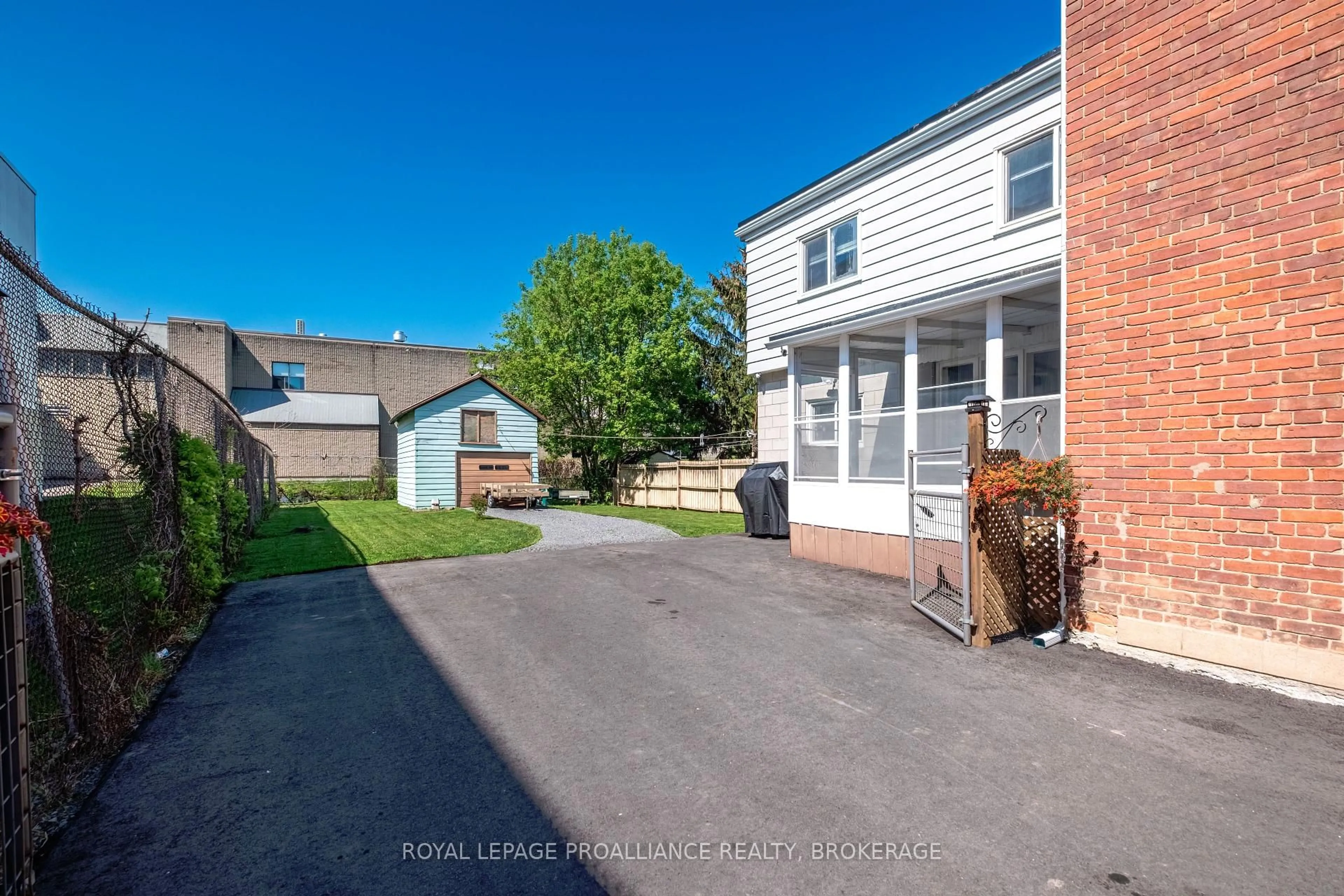 A pic from outside/outdoor area/front of a property/back of a property/a pic from drone, street for 139 Stephen St, Kingston Ontario K7K 2C6