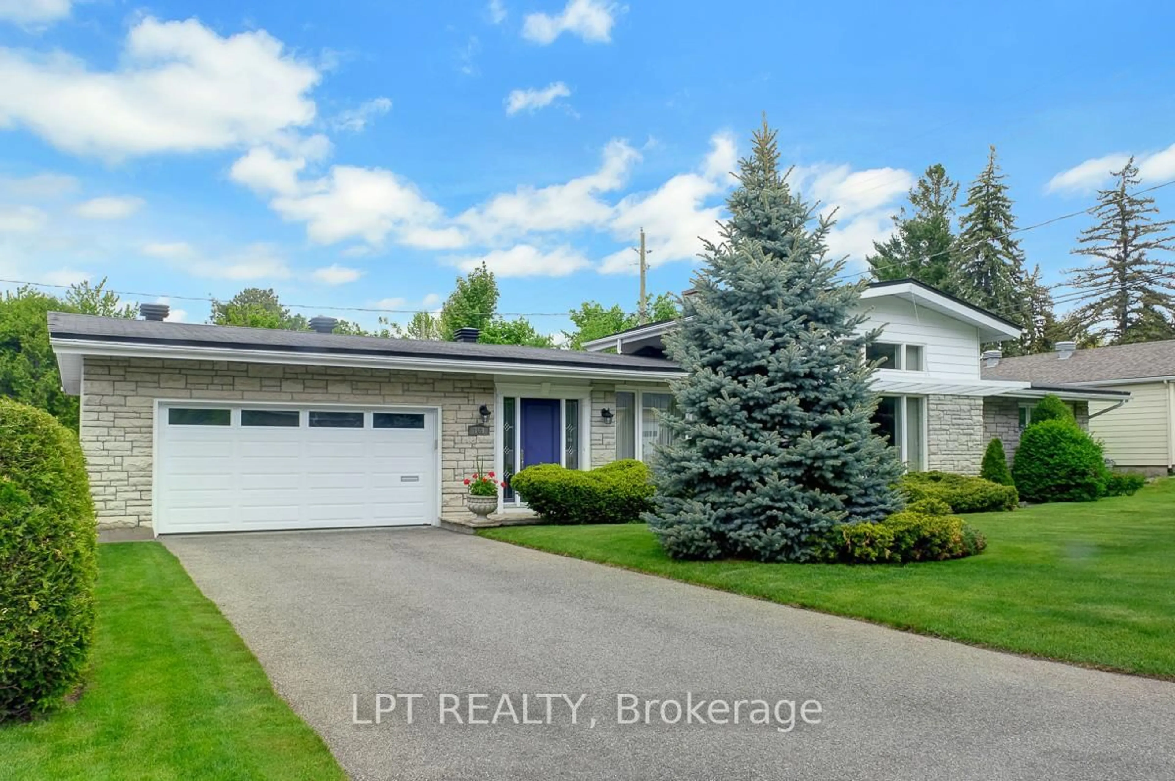 A pic from outside/outdoor area/front of a property/back of a property/a pic from drone, street for 169 Roger Rd, Ottawa Ontario K1H 5C7