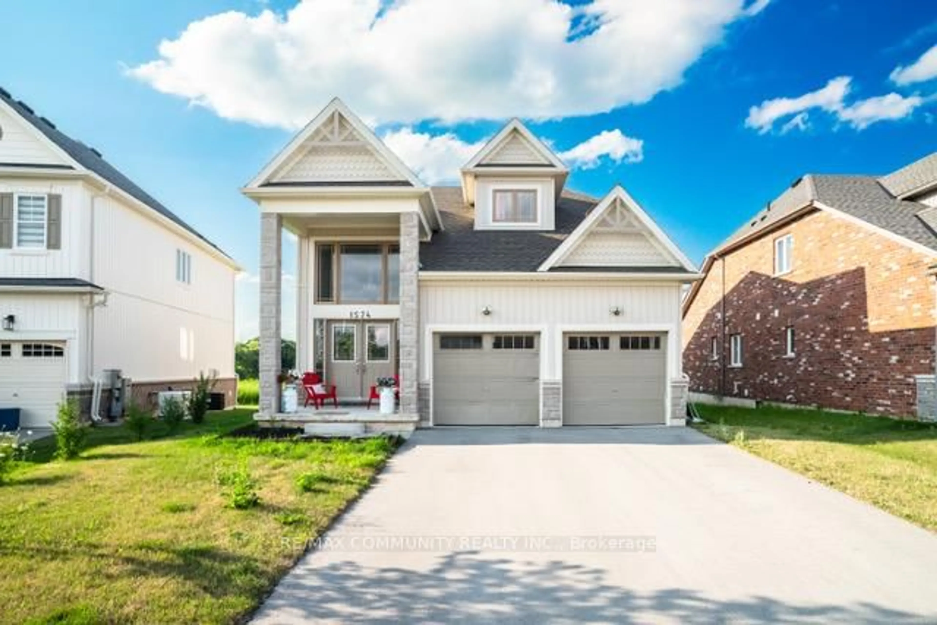 Home with vinyl exterior material, street for 1574 Marina Dr, Fort Erie Ontario L2A 5P2