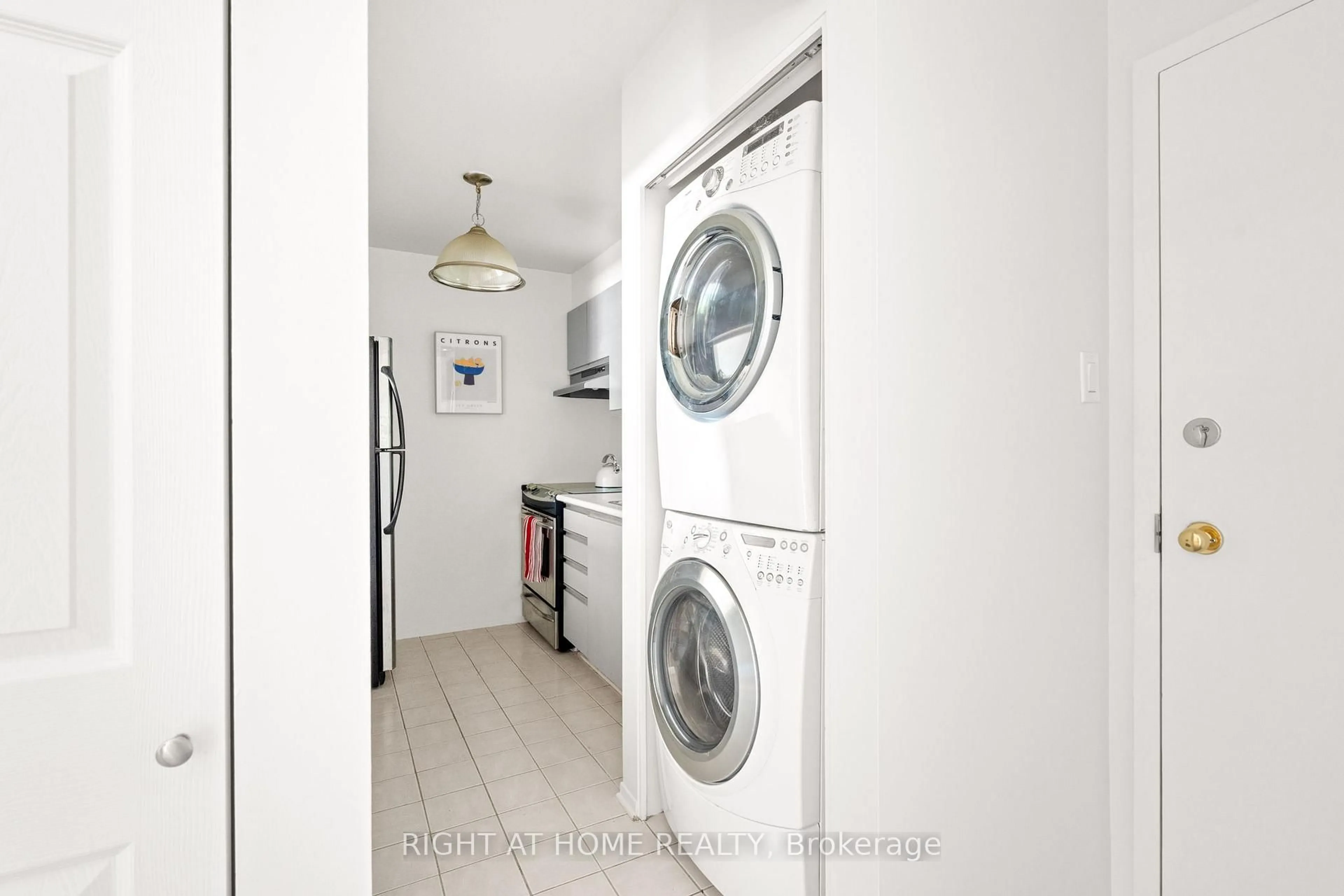Laundry room for 250 BRITTANY Dr #207, Ottawa Ontario K1K 4R2