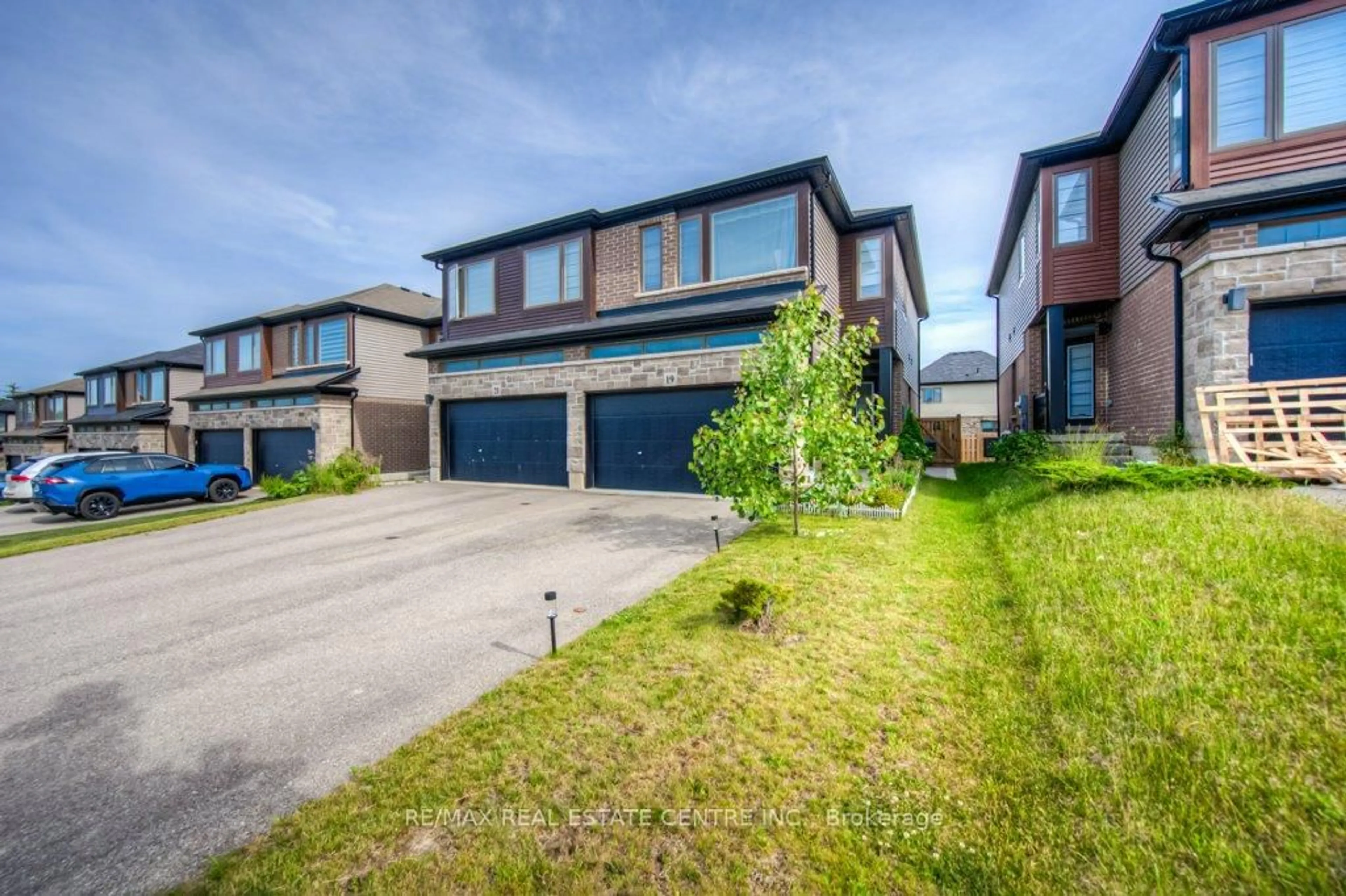 A pic from outside/outdoor area/front of a property/back of a property/a pic from drone, street for 19 Baker Lane, Brant Ontario N3L 0K3