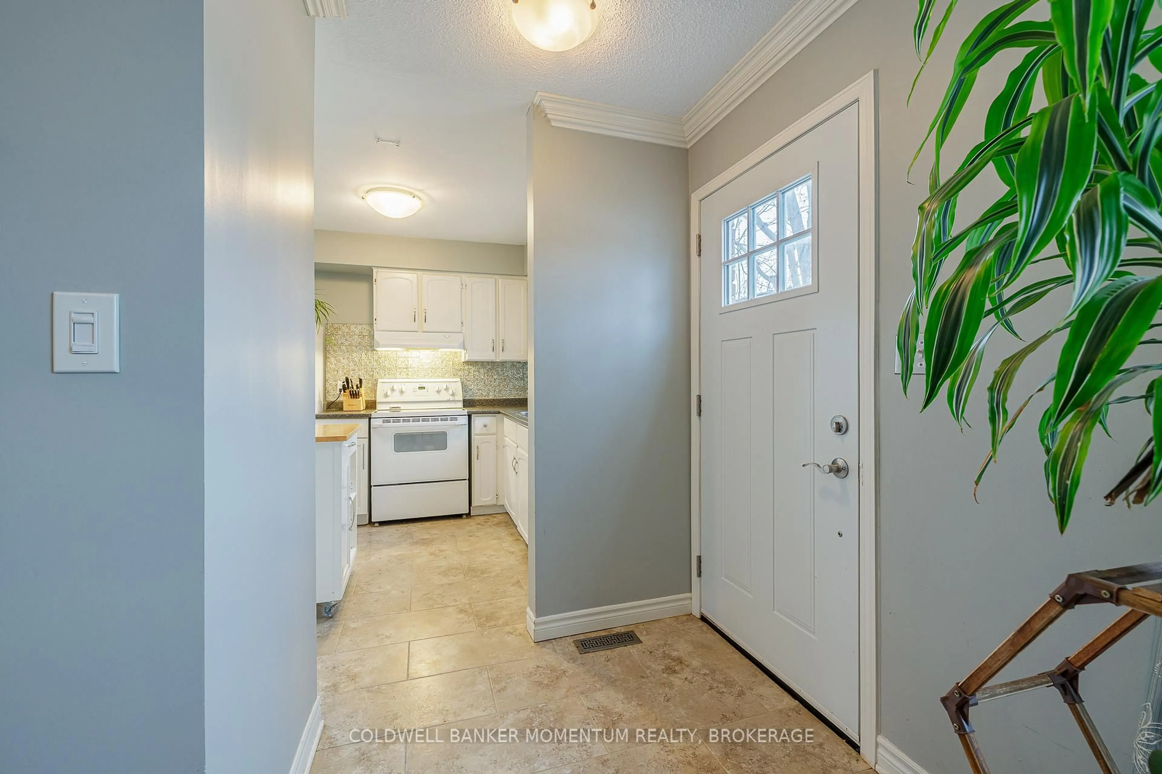 Indoor entryway for 299 Dain Ave, Welland Ontario L3B 3E7