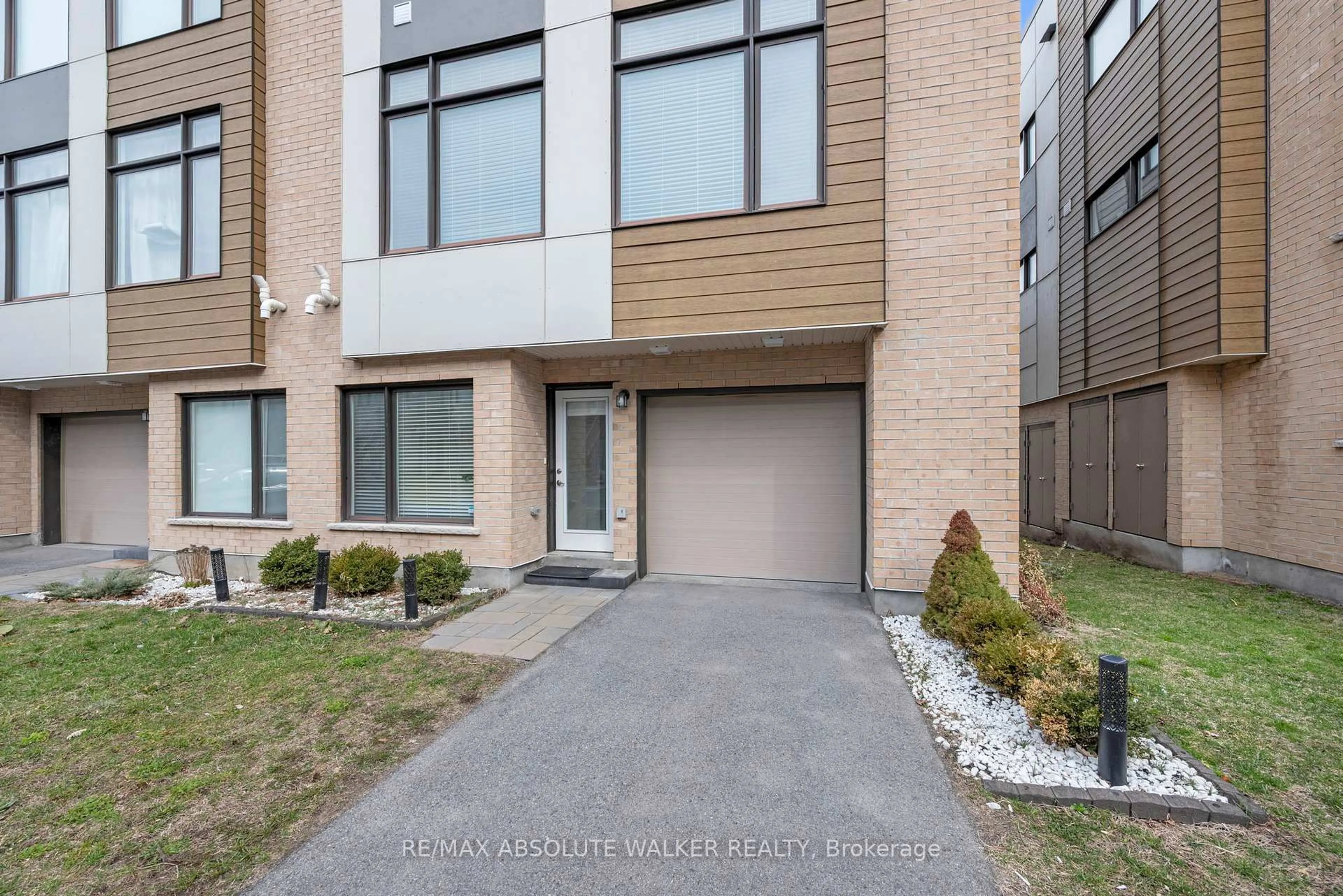 Home with brick exterior material, street for 315 Foliage Private, Ottawa Ontario K2H 0C5