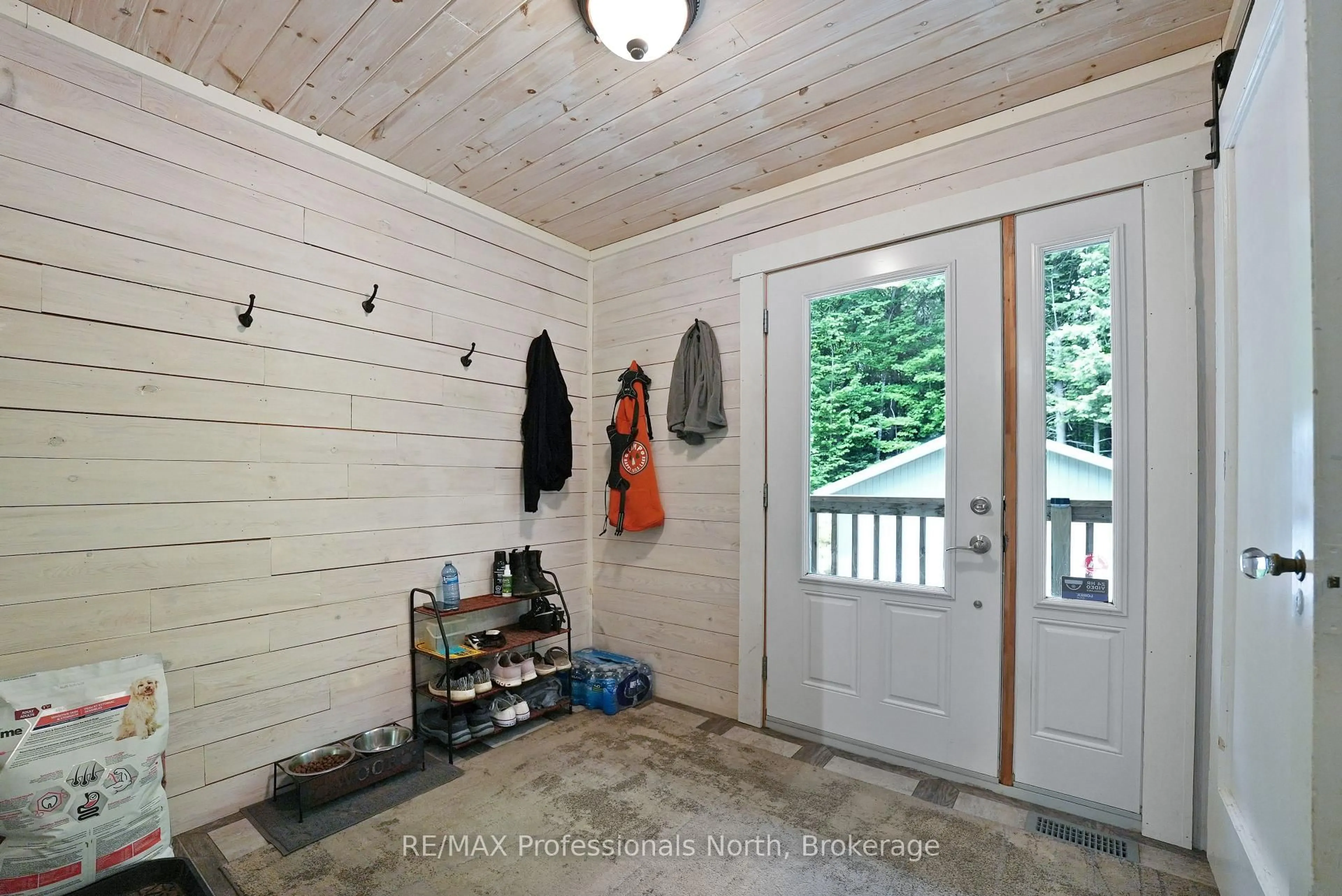Indoor entryway for 1336 Irish Line, Dysart et al Ontario K0M 1S0