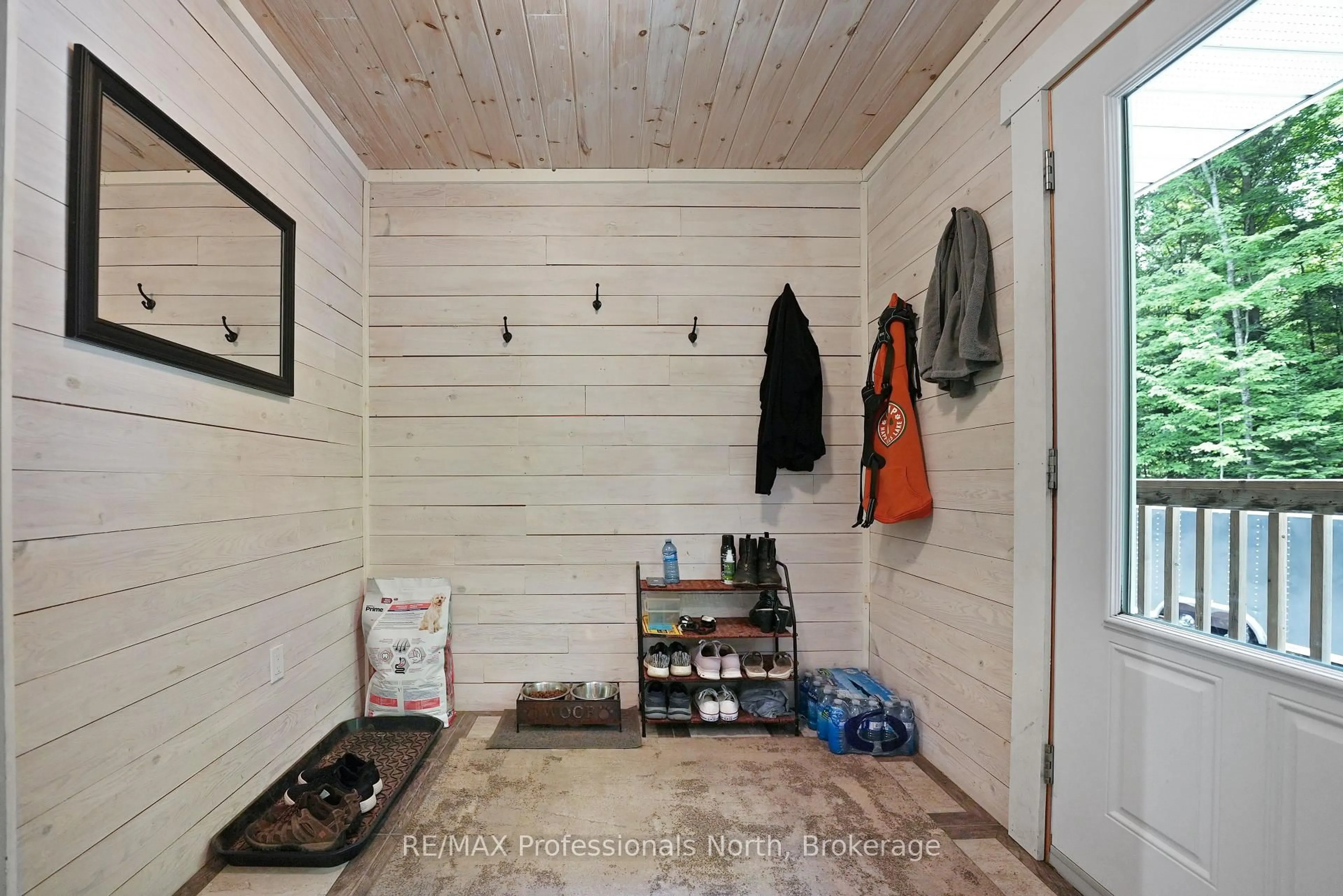Indoor entryway for 1336 Irish Line, Dysart et al Ontario K0M 1S0