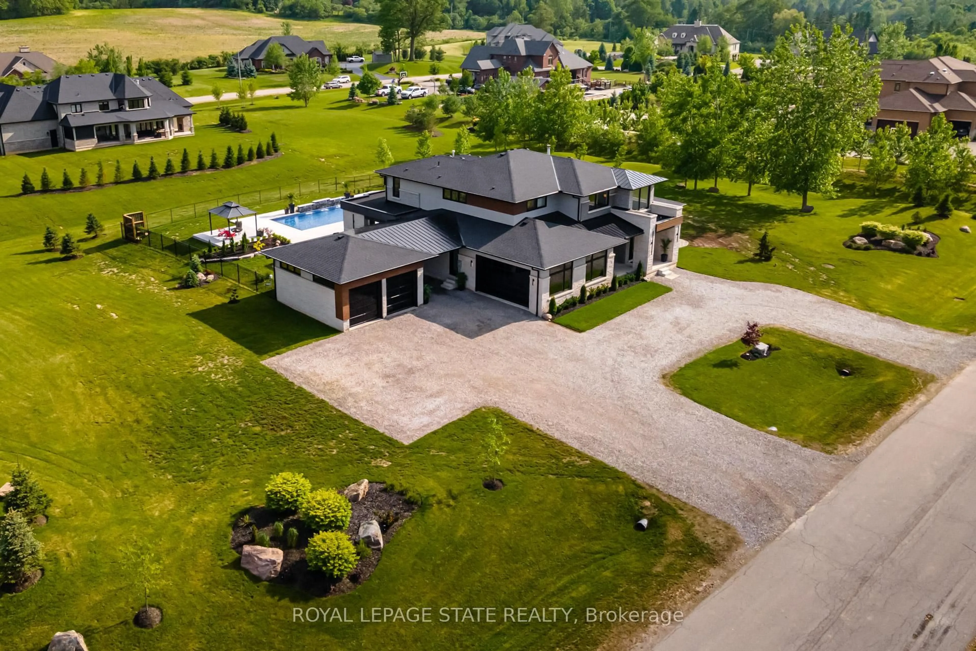 A pic from outside/outdoor area/front of a property/back of a property/a pic from drone, unknown for 6 Shakespeare Rd, Hamilton Ontario L9H 7R5