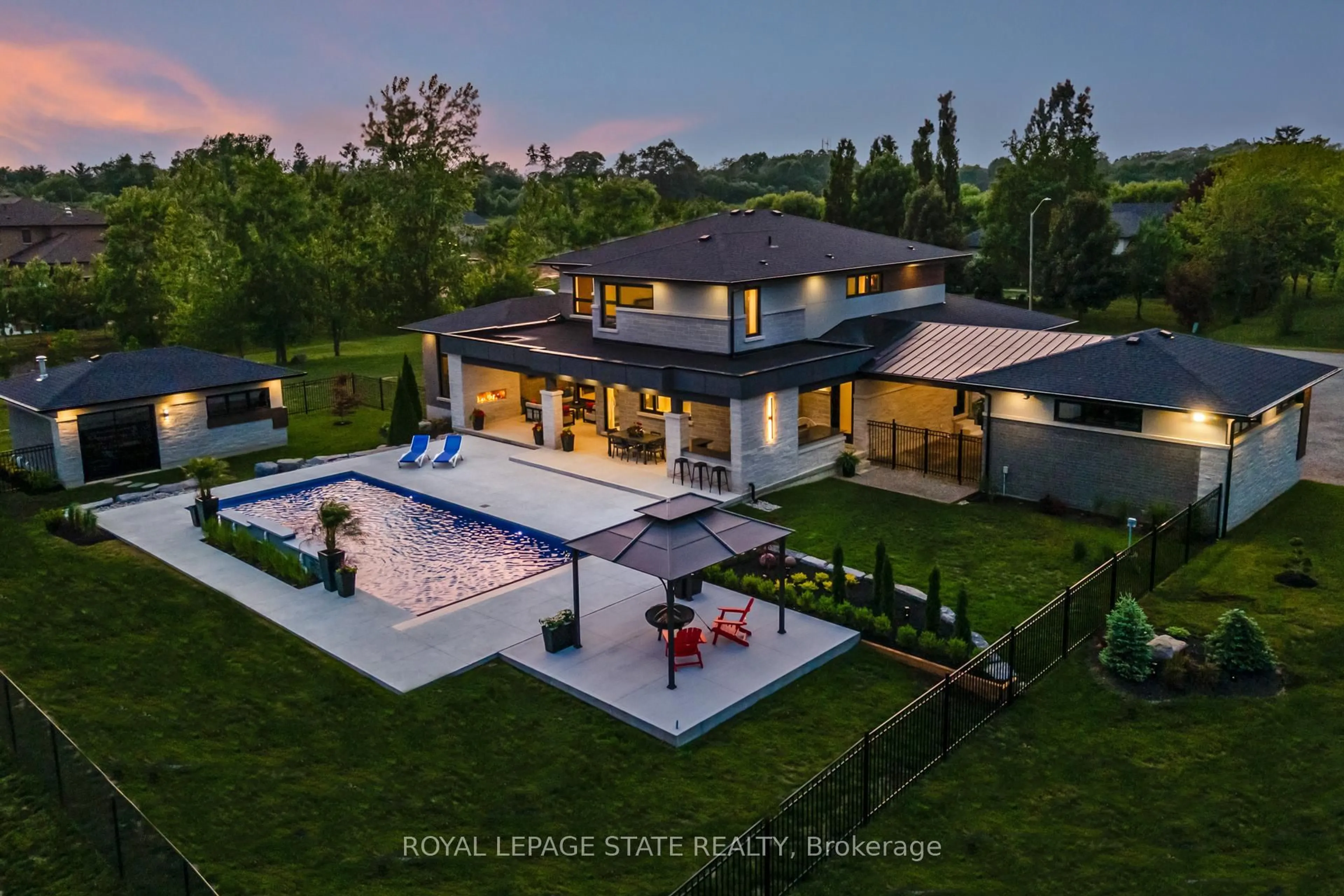 A pic from outside/outdoor area/front of a property/back of a property/a pic from drone, water/lake/river/ocean view for 6 Shakespeare Rd, Hamilton Ontario L9H 7R5