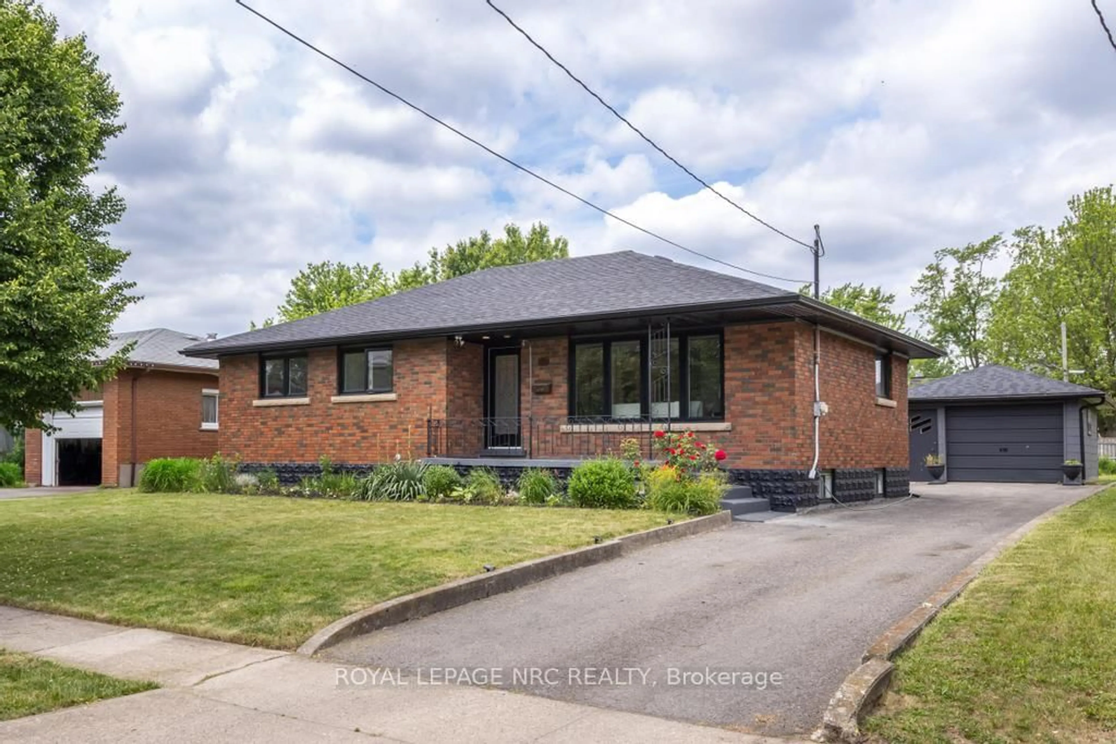 Home with brick exterior material, street for 76 Second St, Welland Ontario L3B 4T6