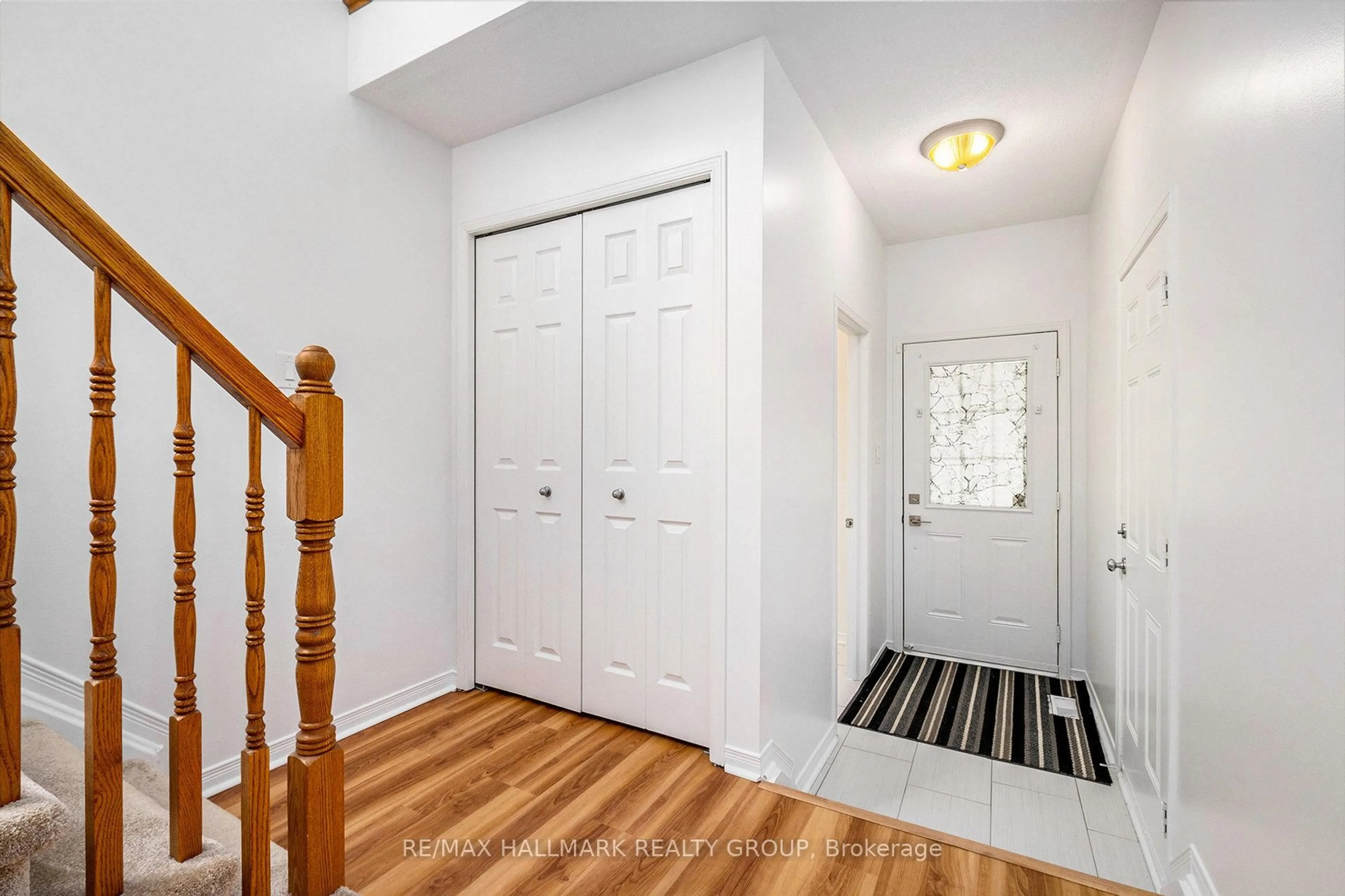Indoor entryway for 121 Prem Circ, Ottawa Ontario K2J 0C5