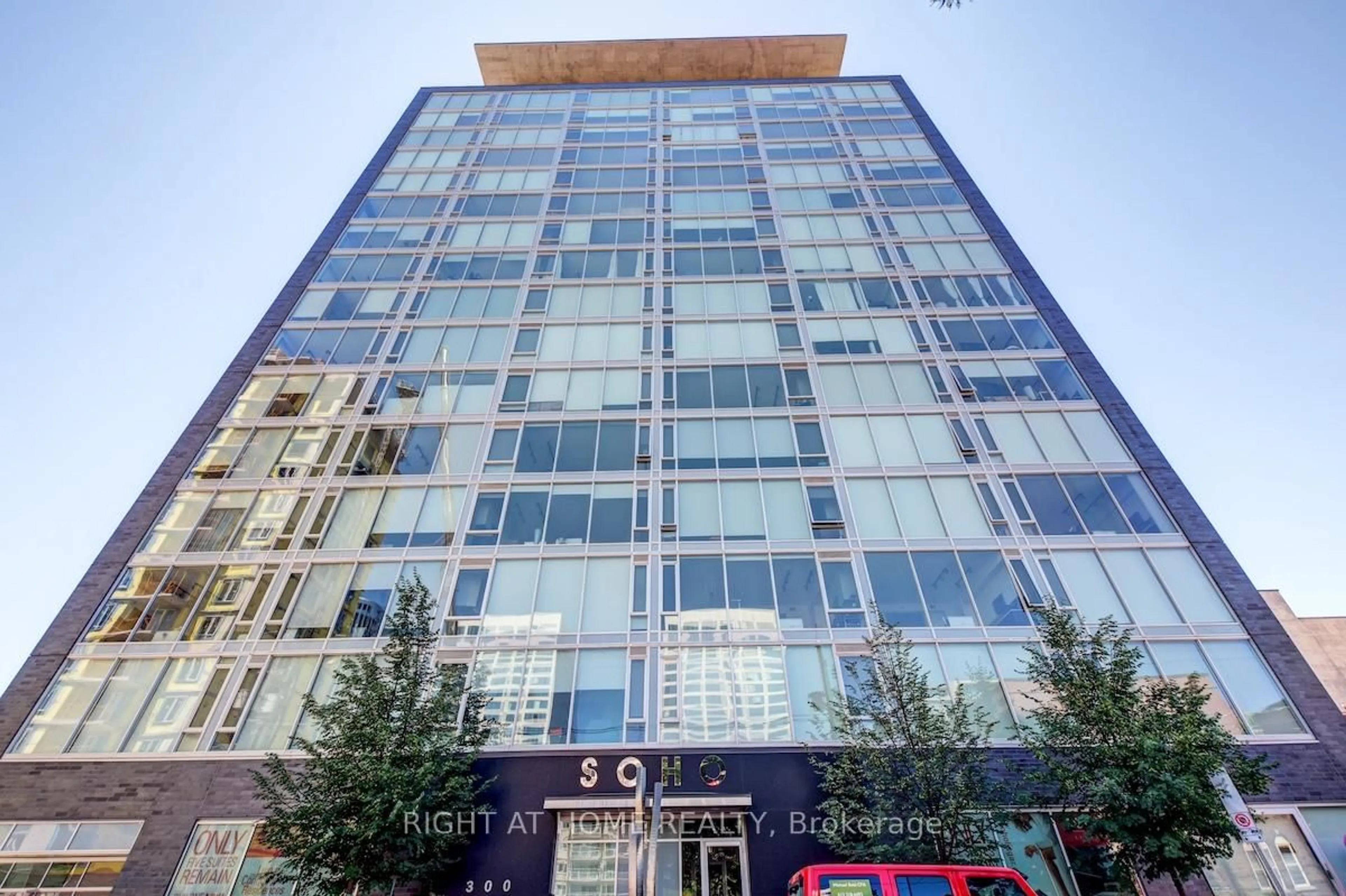 Indoor foyer for 300 Lisgar St #504, Ottawa Ontario K2P 0E2