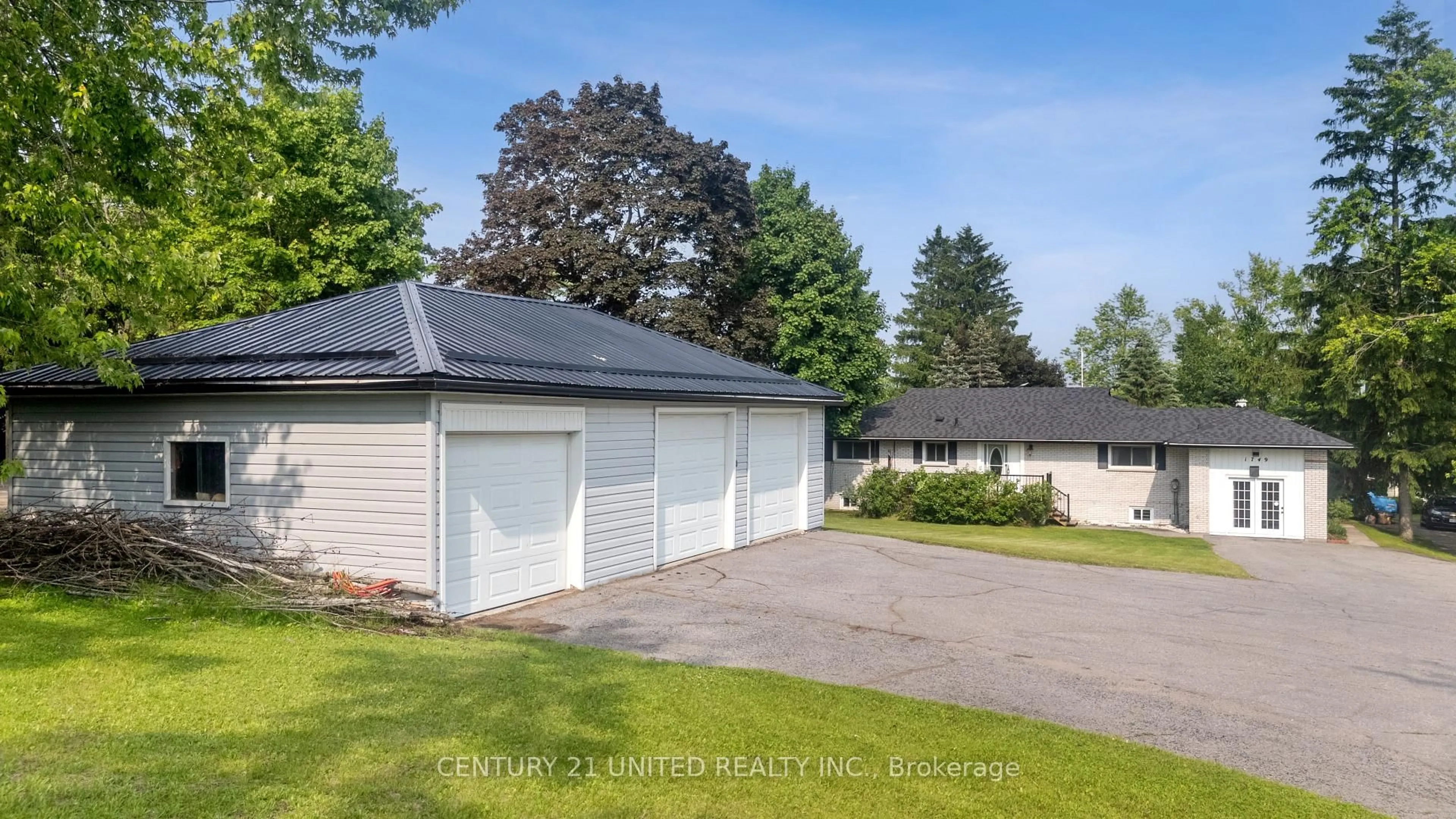 A pic from outside/outdoor area/front of a property/back of a property/a pic from drone, street for 1749 Youngs Point Rd, Selwyn Ontario K0L 2H0