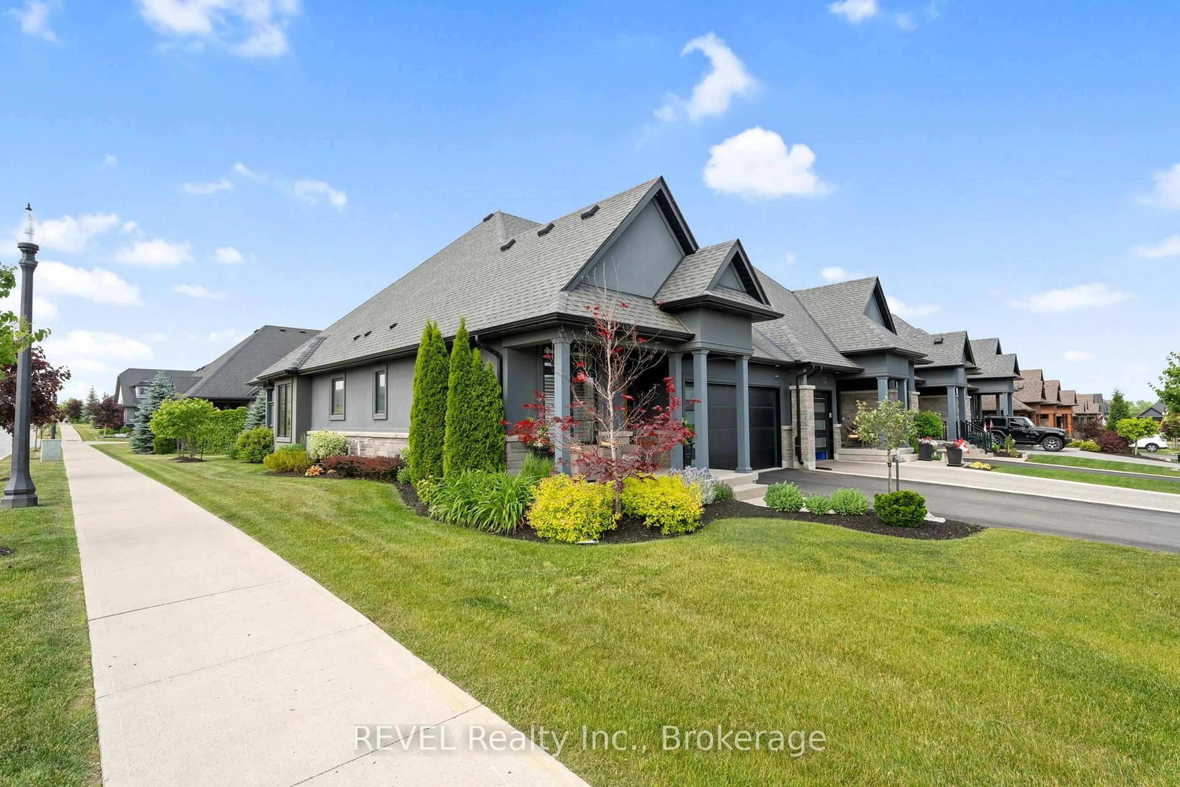 Home with brick exterior material, street for 120 Carrick Tr, Welland Ontario L3B 0E8