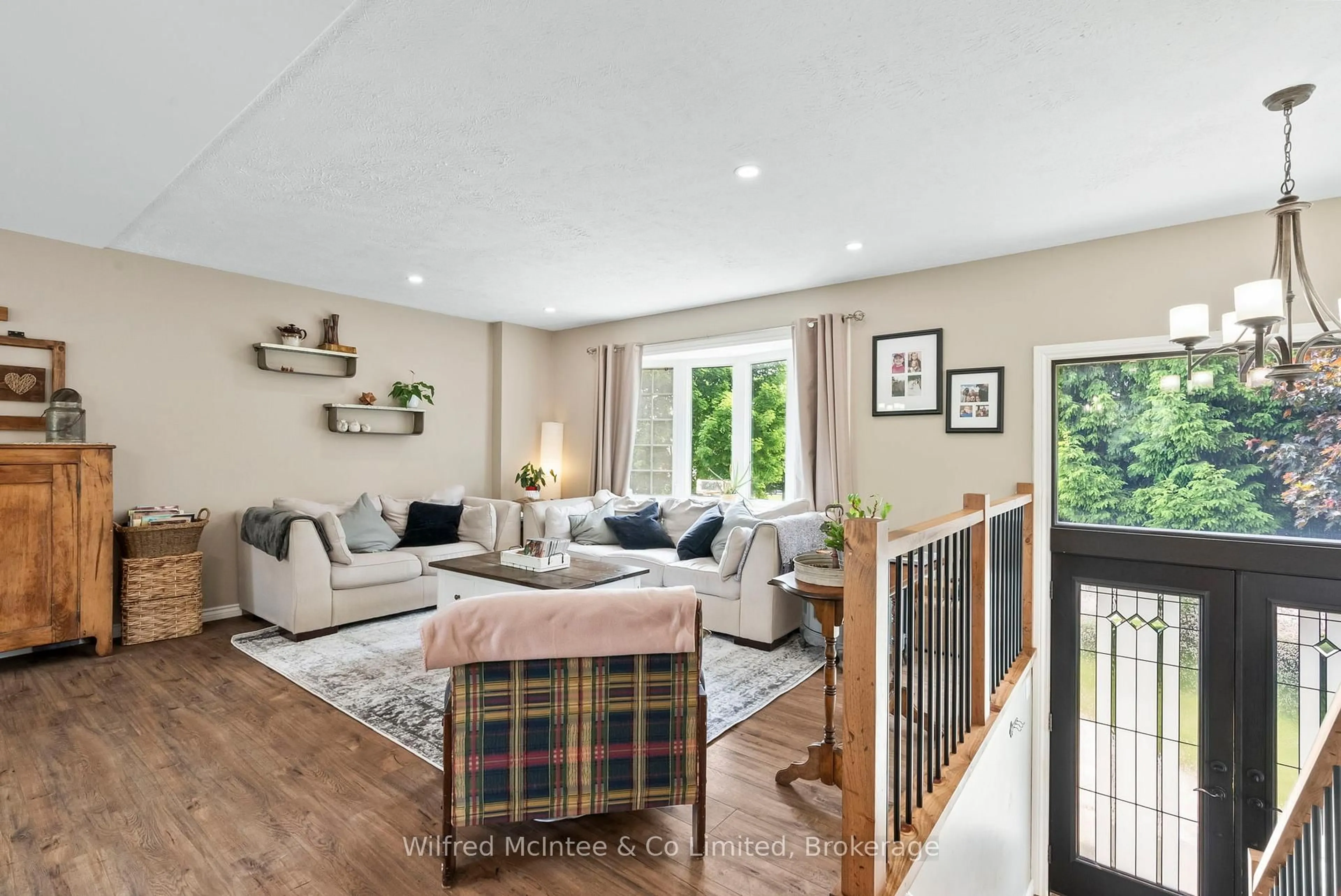 Living room with furniture, wood/laminate floor for 146 MELISSA Cres, Wellington North Ontario N0G 2L3