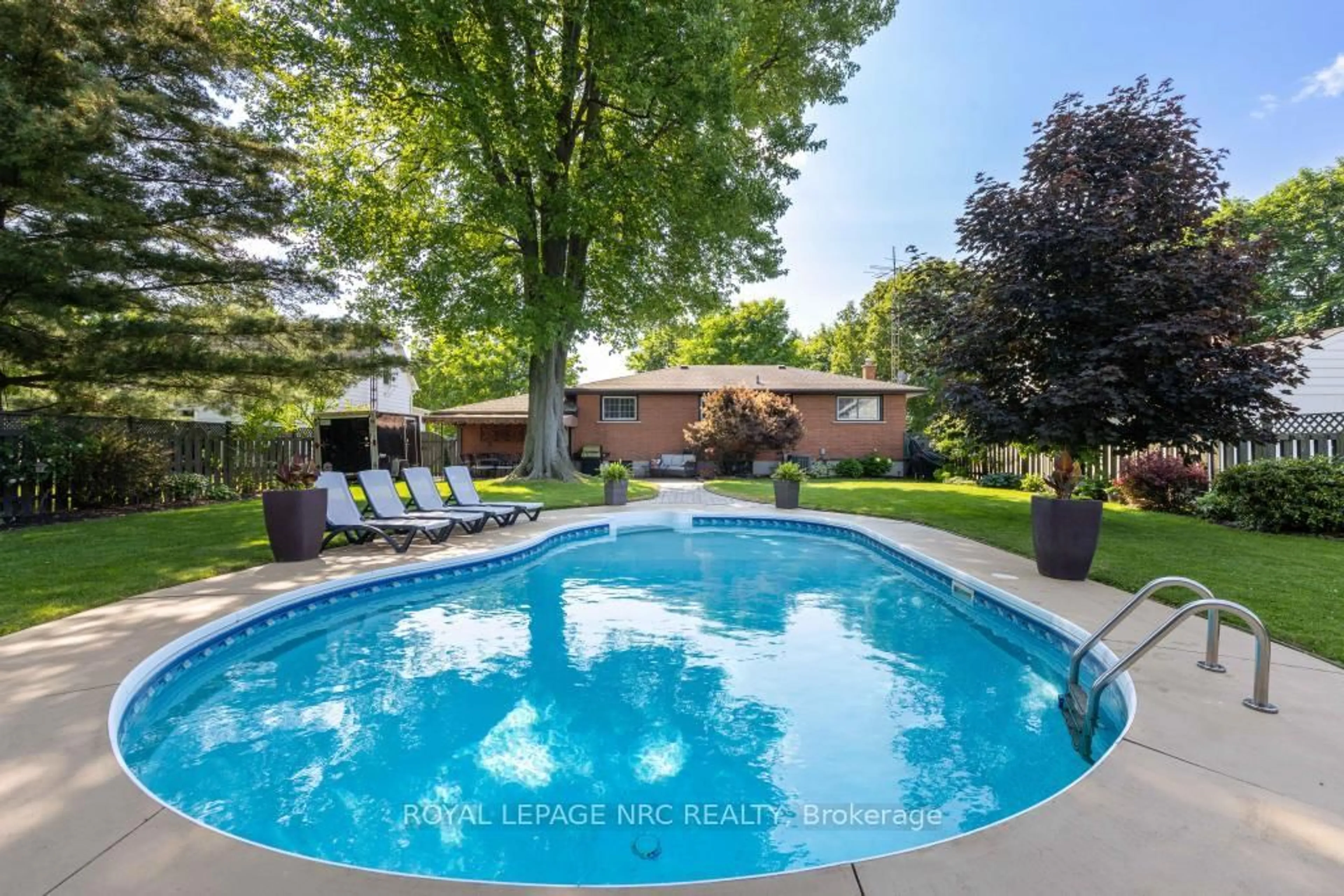 Pool for 763 Charlotte St, Niagara-on-the-Lake Ontario L0S 1J0