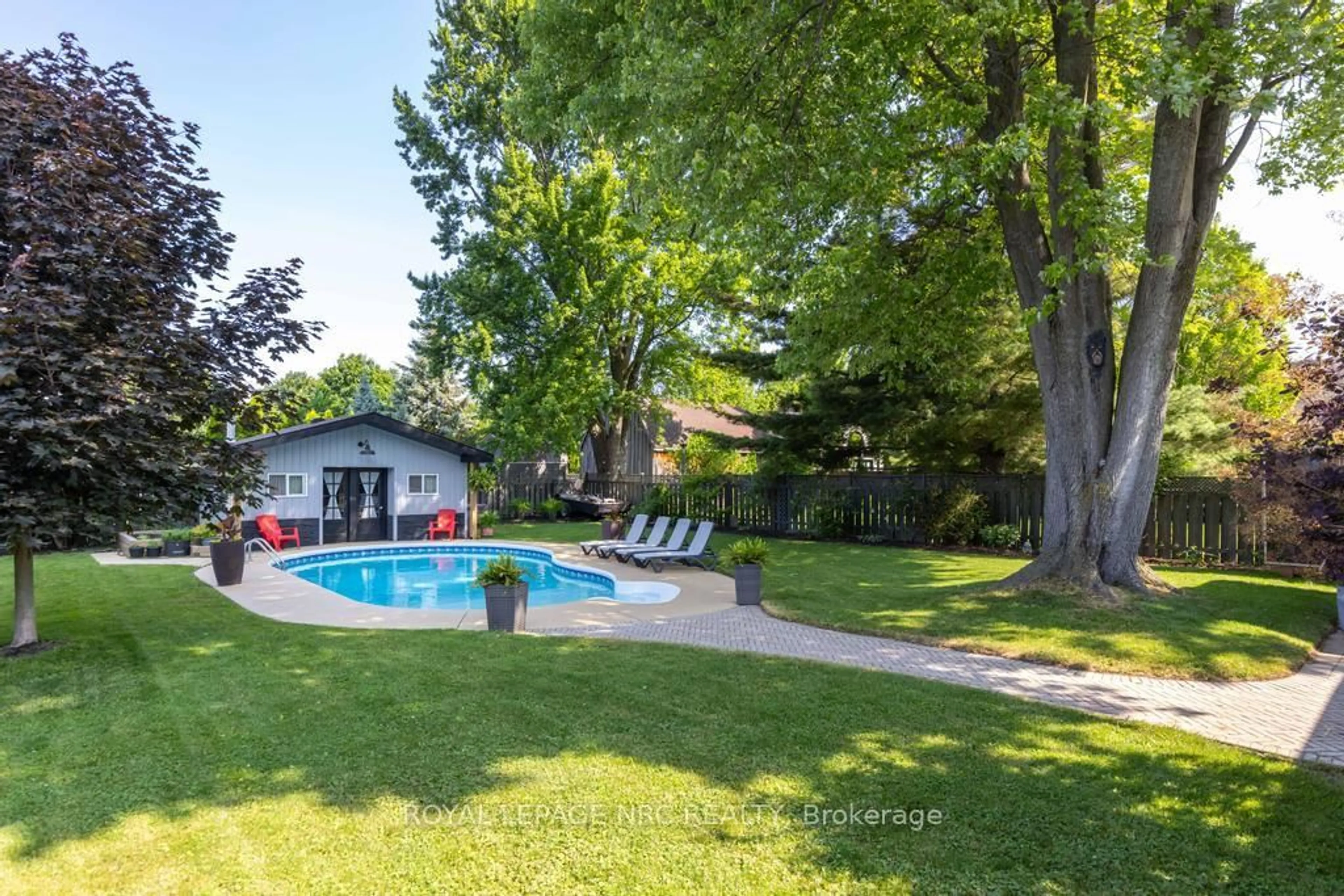 Pool for 763 Charlotte St, Niagara-on-the-Lake Ontario L0S 1J0