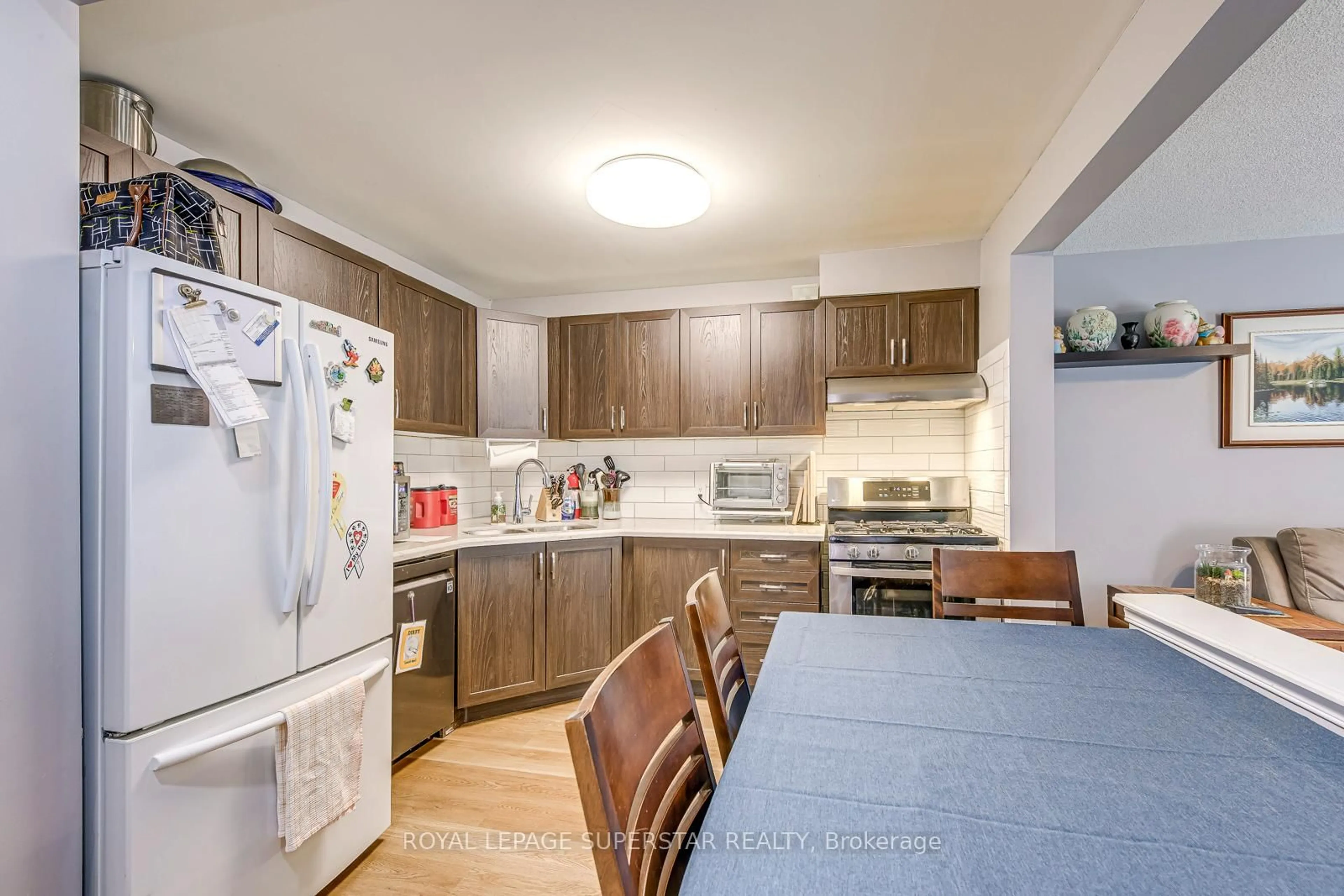 Standard kitchen, unknown for 1809 Upper Wentworth St #17, Hamilton Ontario L9B 2R9