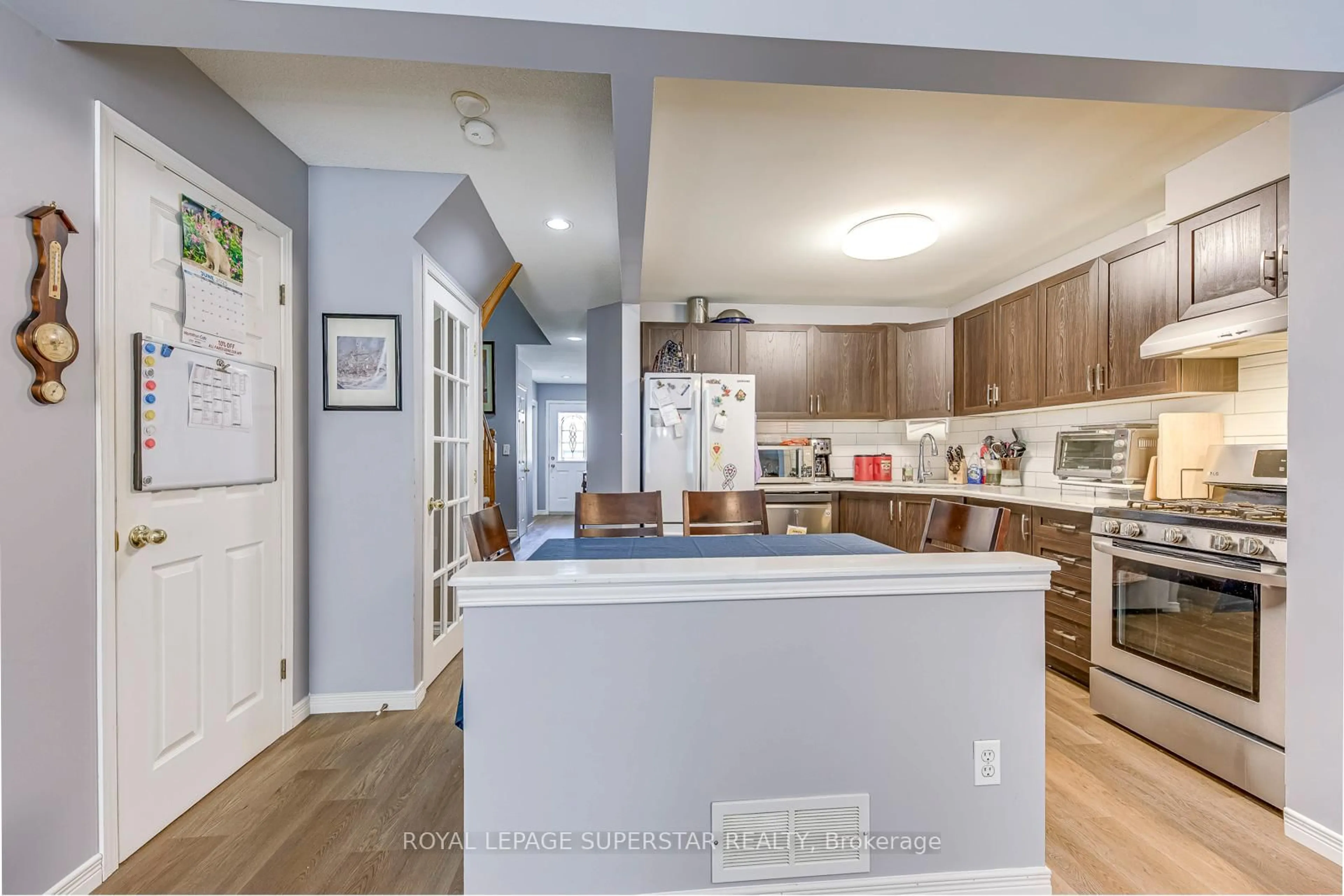 Open concept kitchen, unknown for 1809 Upper Wentworth St #17, Hamilton Ontario L9B 2R9
