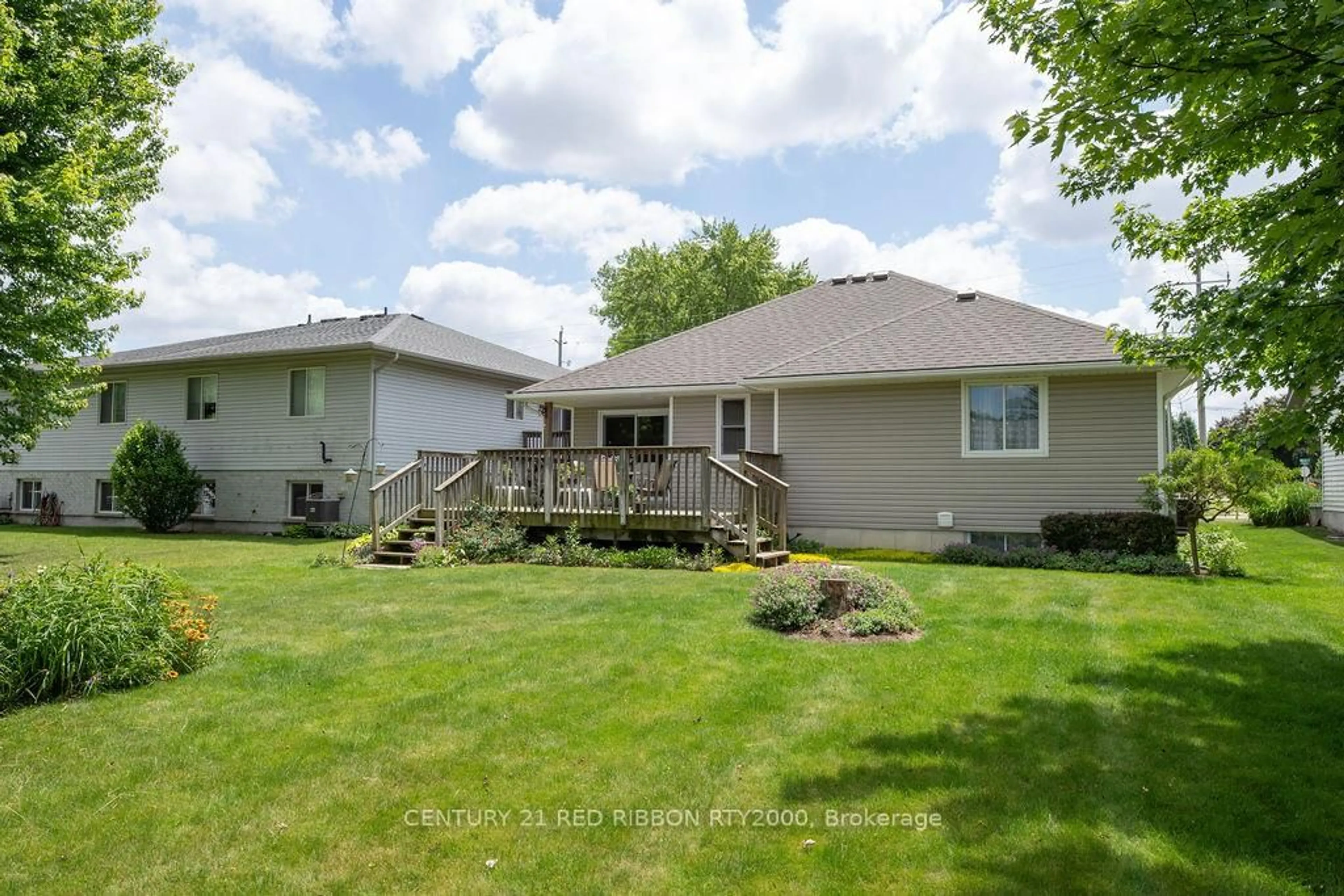 Patio, water/lake/river/ocean view for 38 Bella St, Strathroy-Caradoc Ontario N7G 1C4
