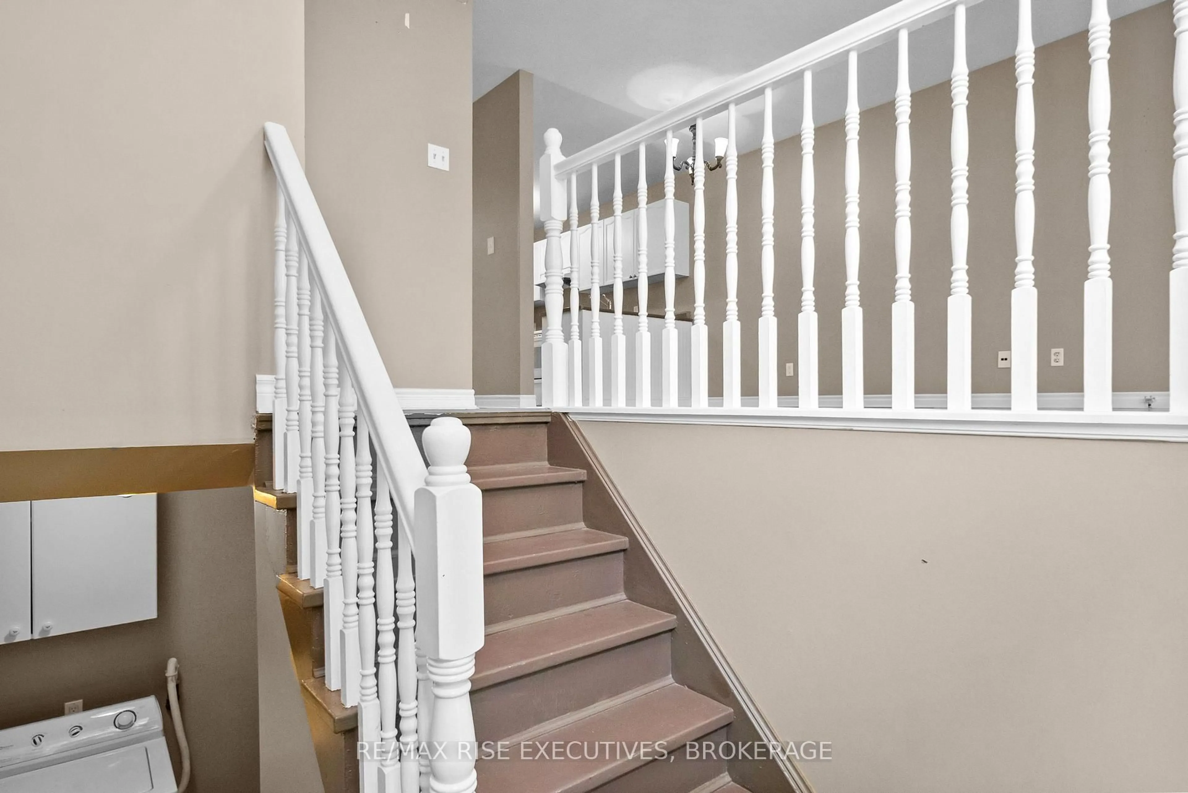 Stairs for 484 Grandtrunk Ave, Kingston Ontario K7M 8W8