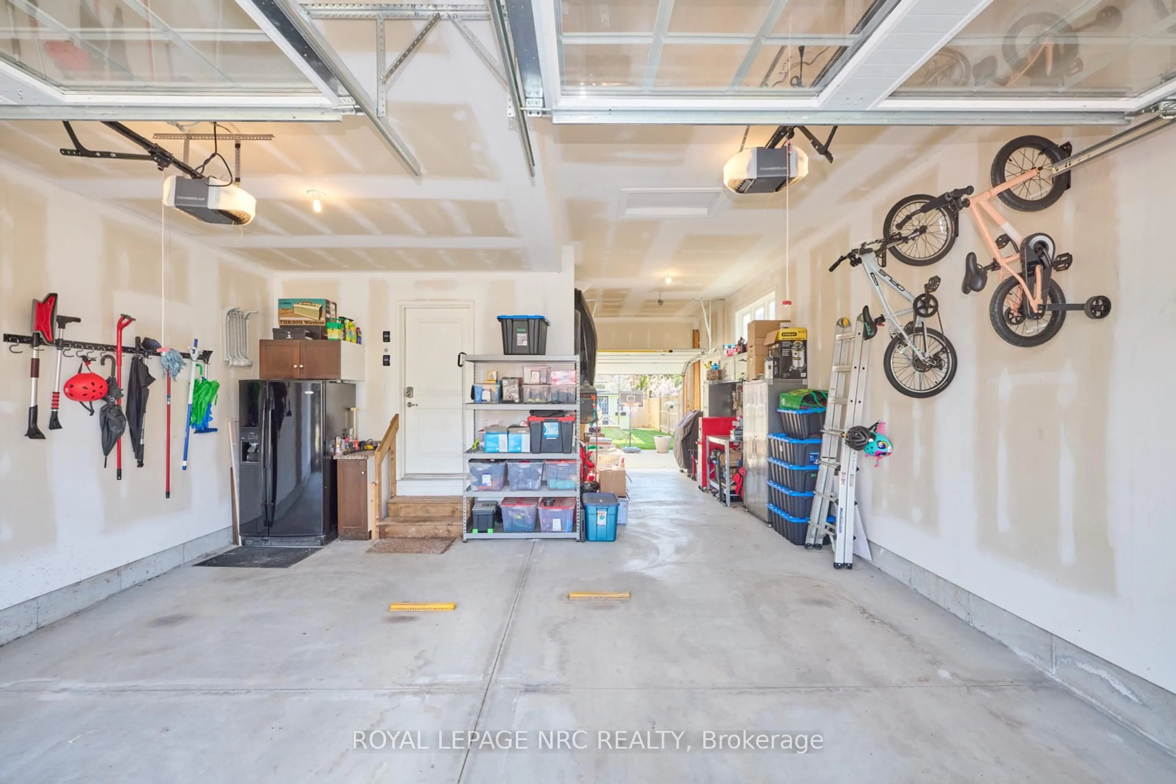 Indoor garage for 471 Gaiser Rd, Welland Ontario L3C 0B9