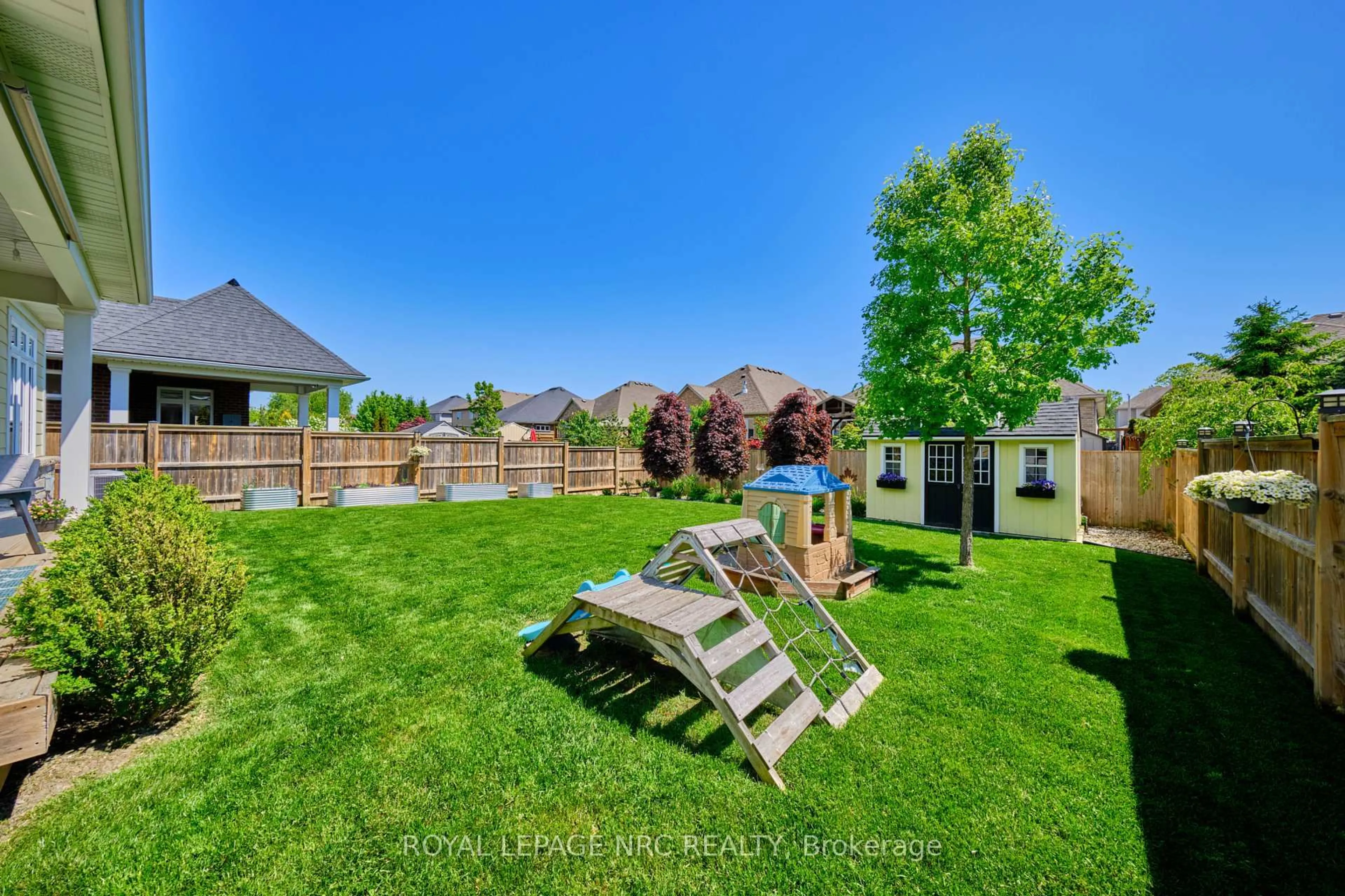 Patio, unknown for 471 Gaiser Rd, Welland Ontario L3C 0B9